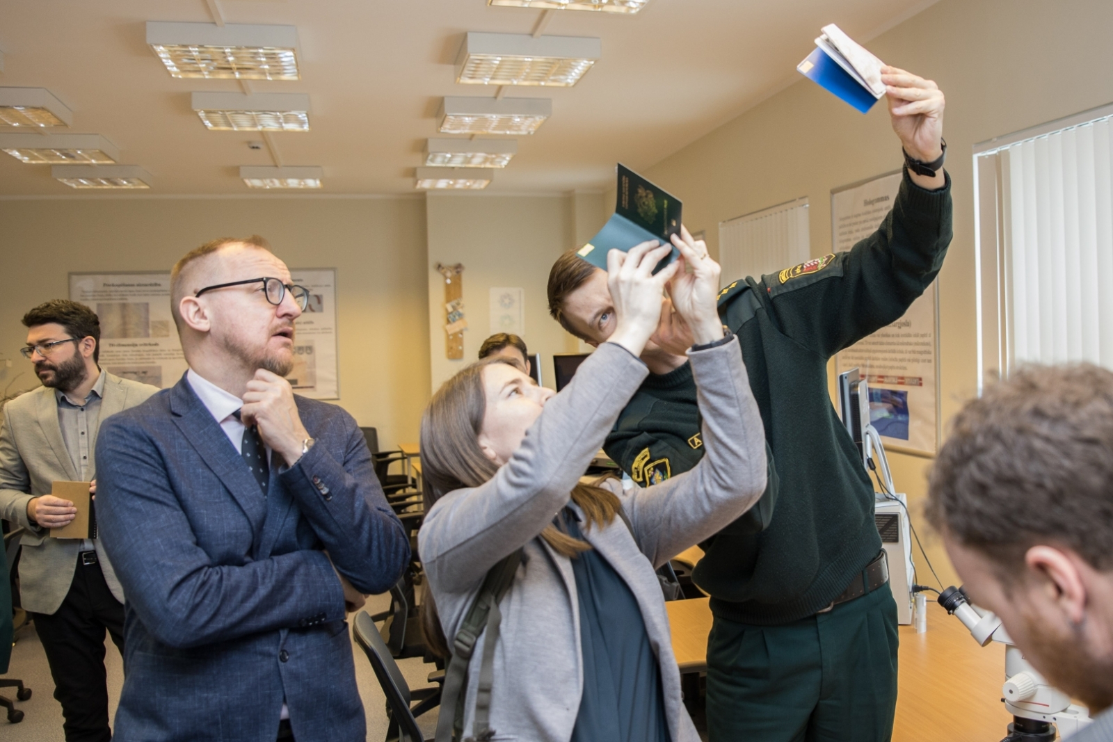 FOTO: Ārvalstu pārstāvniecību delegācijas apmeklē Valsts robežsardzi