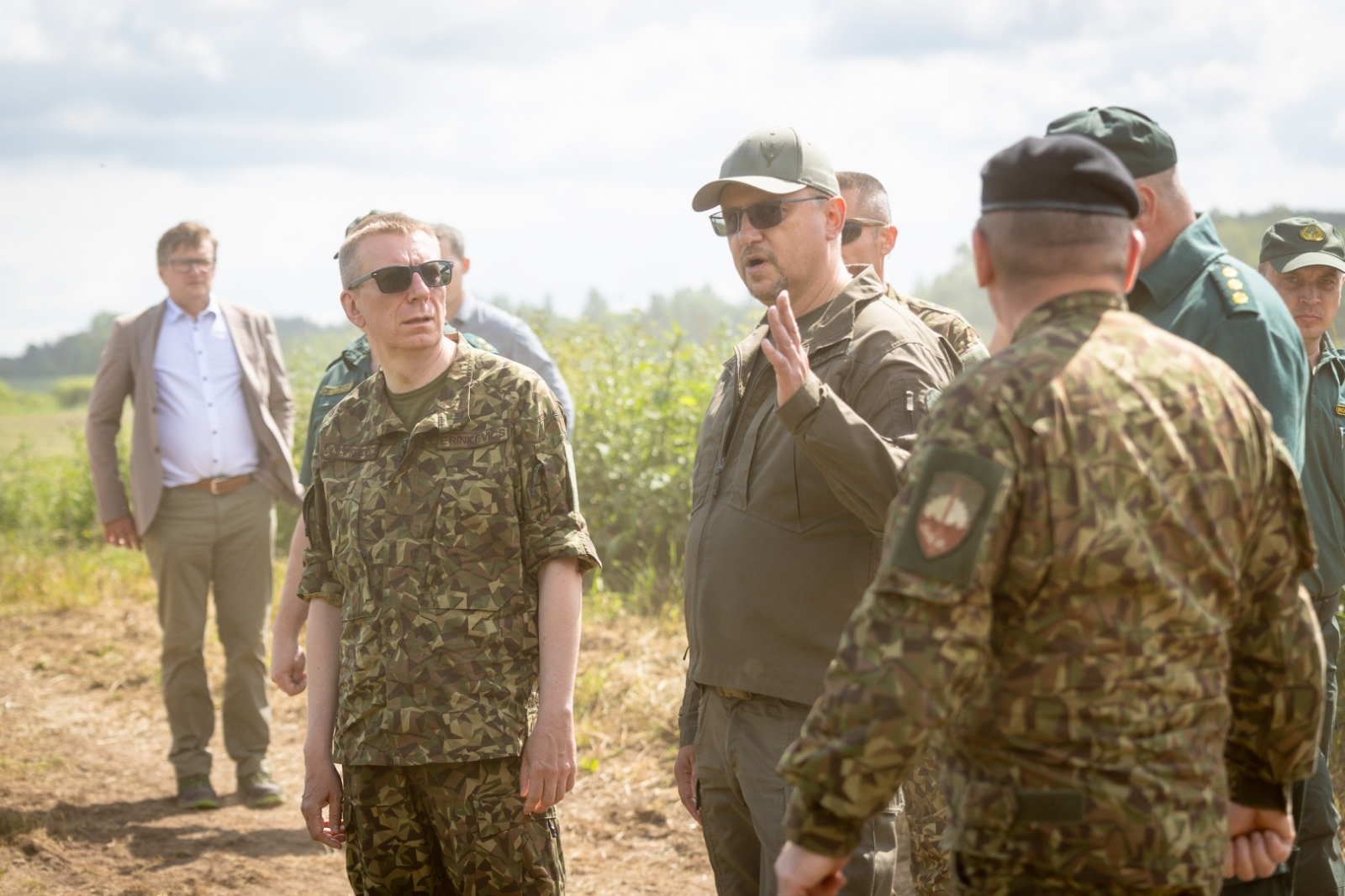 FOTO:  Valsts prezidents Edgars Rinkēvičs apmeklē Latvijas austrumu robežu 
