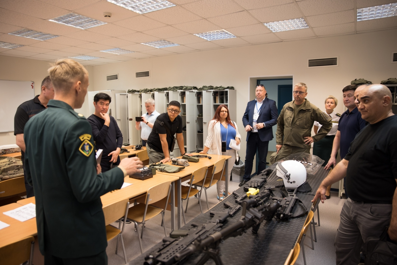 FOTO: Bomca delegācija apmeklē VRK