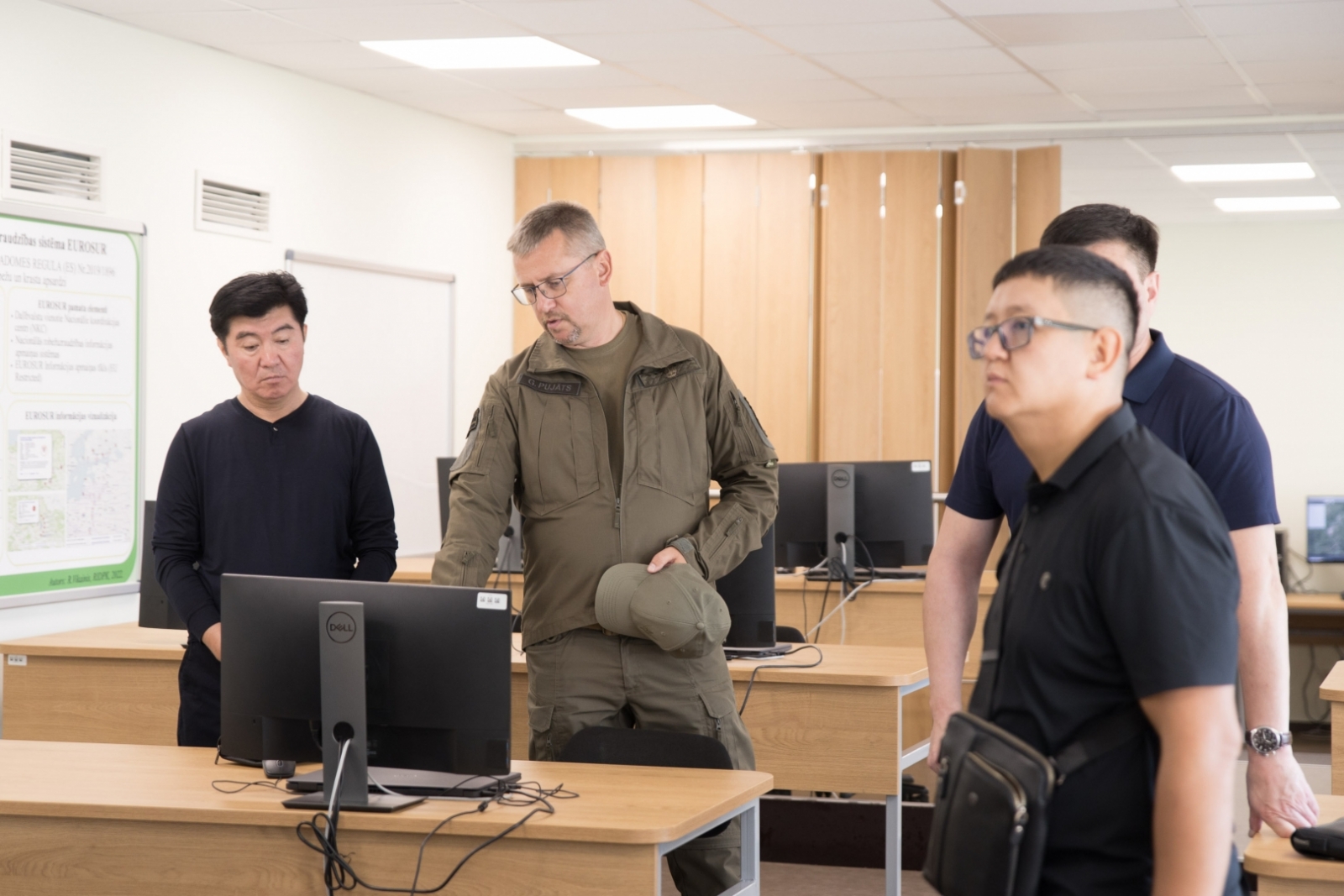 FOTO: Bomca delegācija apmeklē VRK