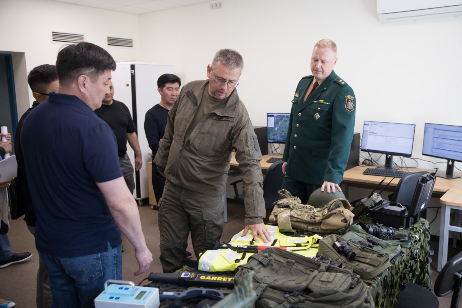 FOTO: Bomca delegācija apmeklē VRK