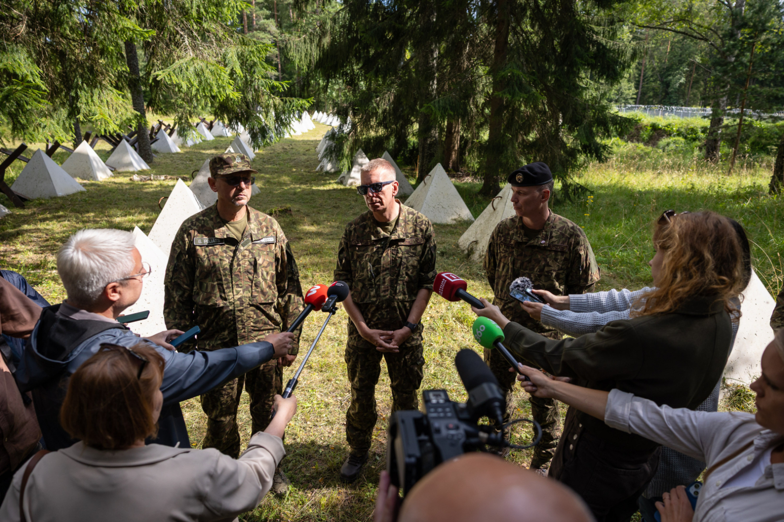 FOTO: VRS priekšnieks un Valsts prezidents apmeklē austrumu robežu