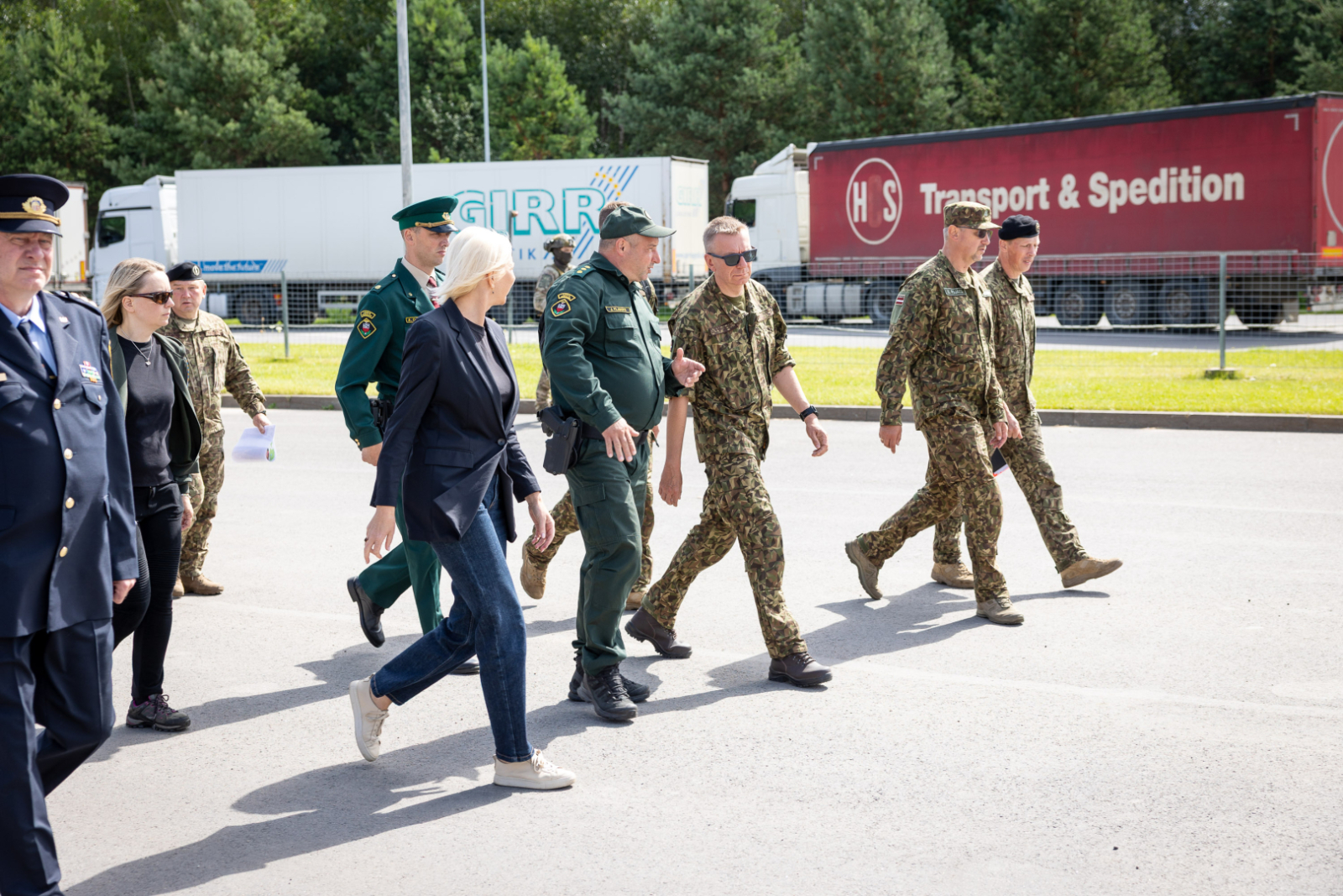 FOTO: VRS priekšnieks un Valsts prezidents apmeklē austrumu robežu