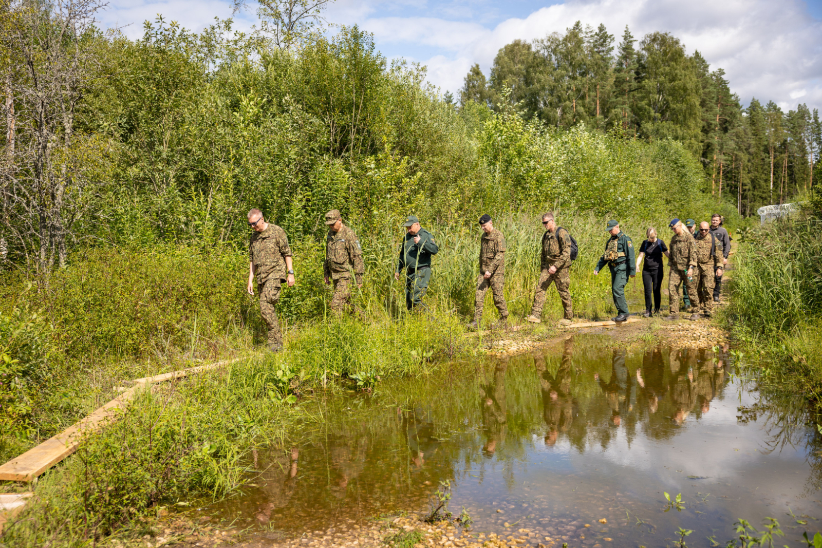 FOTO: VRS priekšnieks un Valsts prezidents apmeklē austrumu robežu