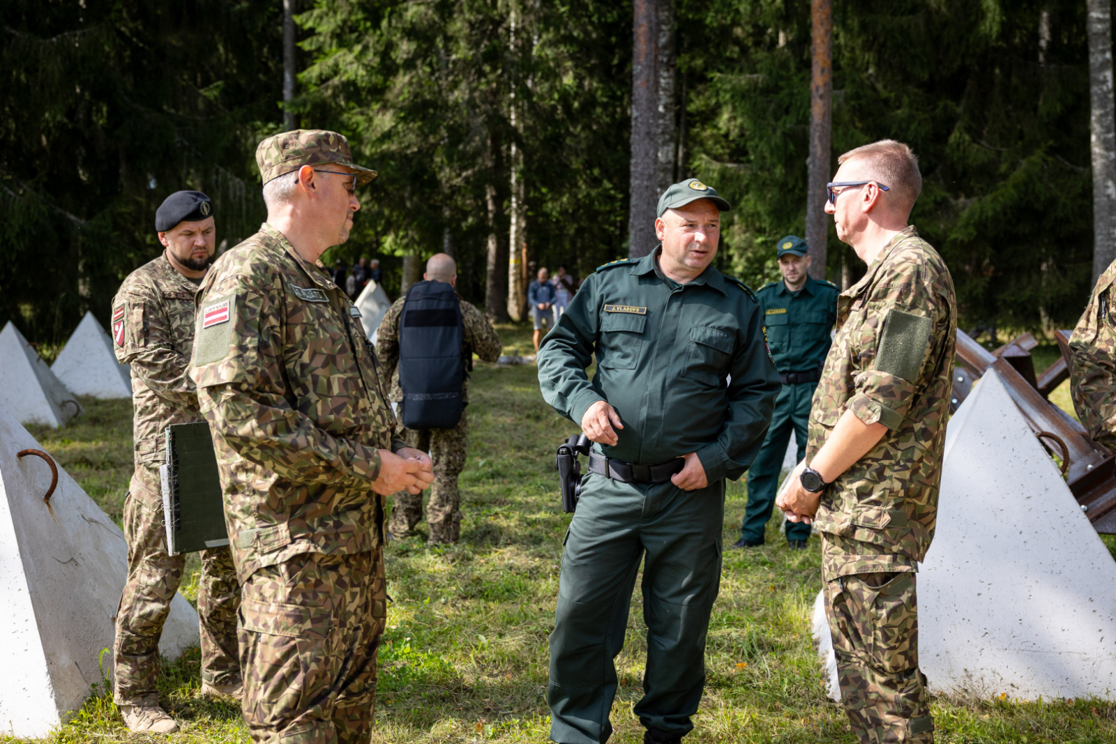 FOTO: VRS priekšnieks un Valsts prezidents apmeklē austrumu robežu