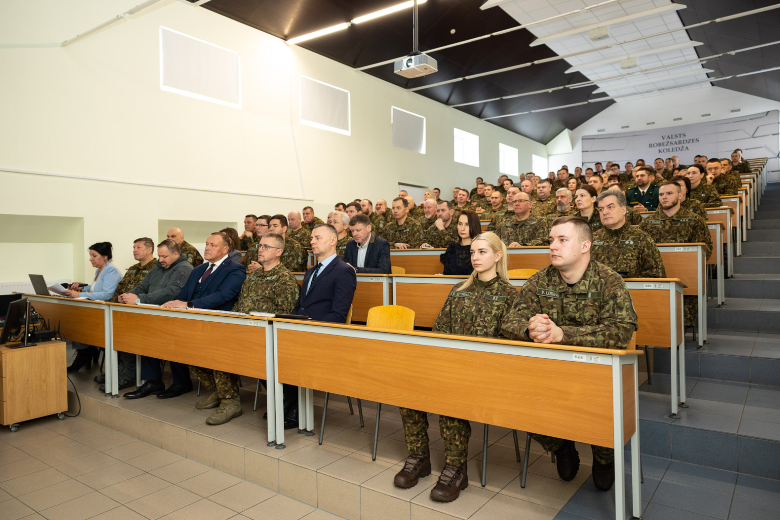 FOTO: Atskaites sanāksme