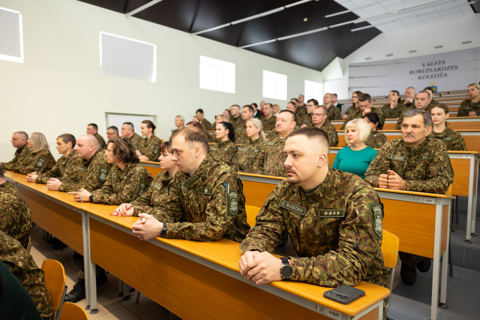 FOTO: Atskaites sanāksme