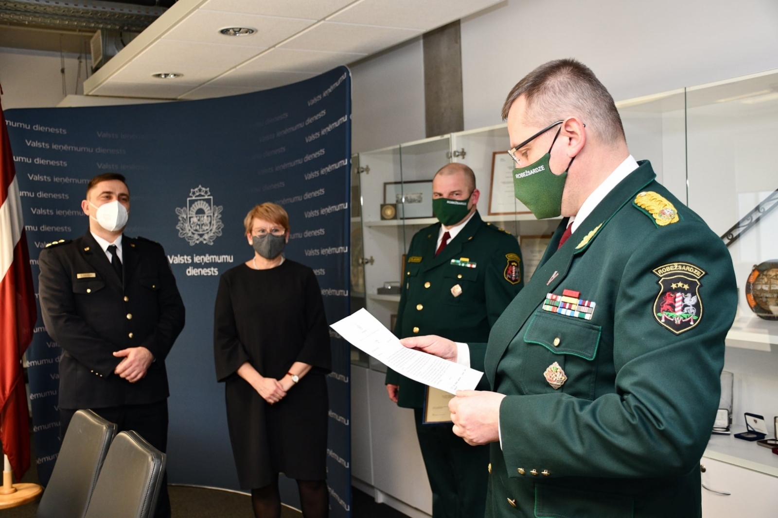 FOTO: VRS un VID amatpersonas