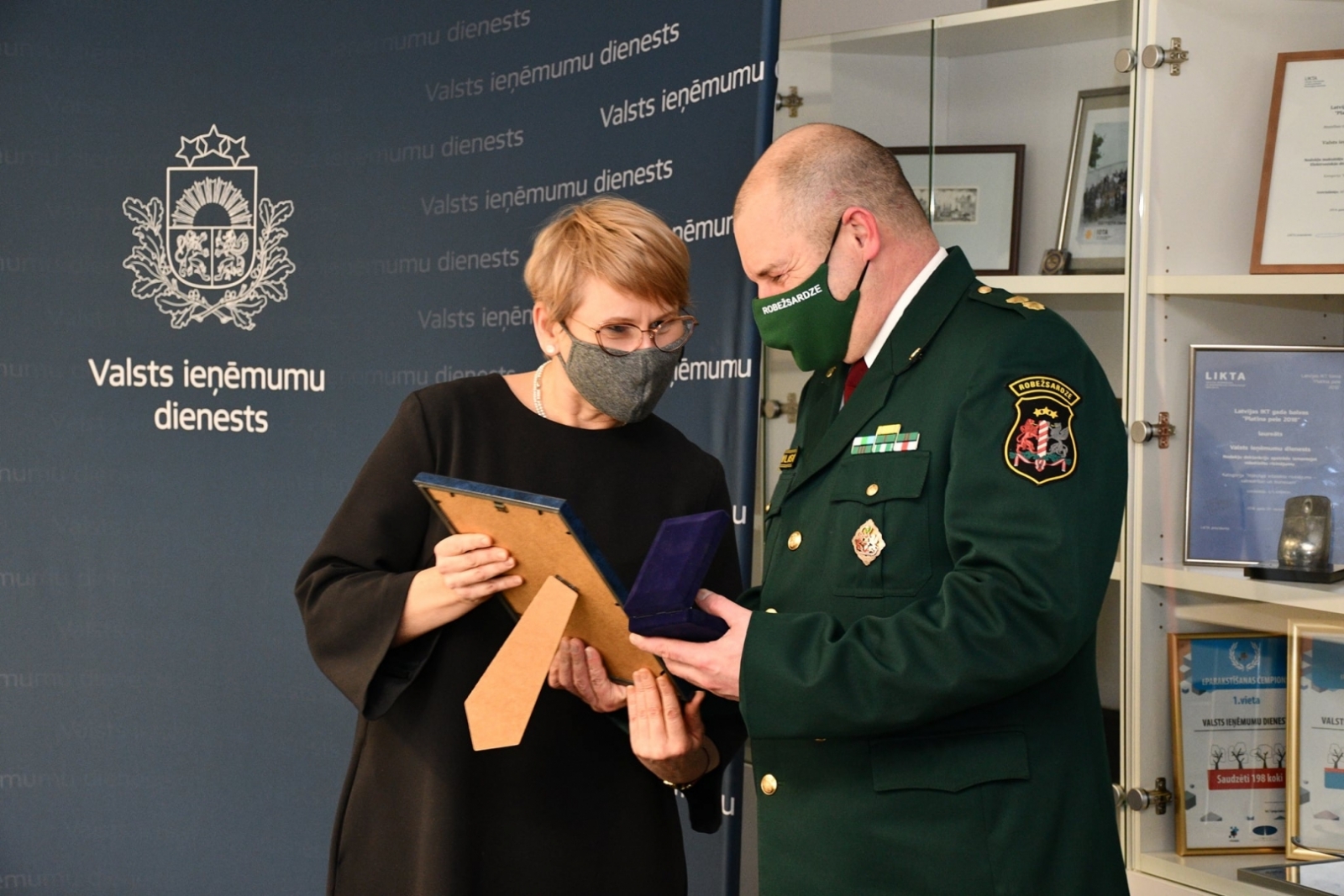 FOTO: VRS un VID amatpersonas