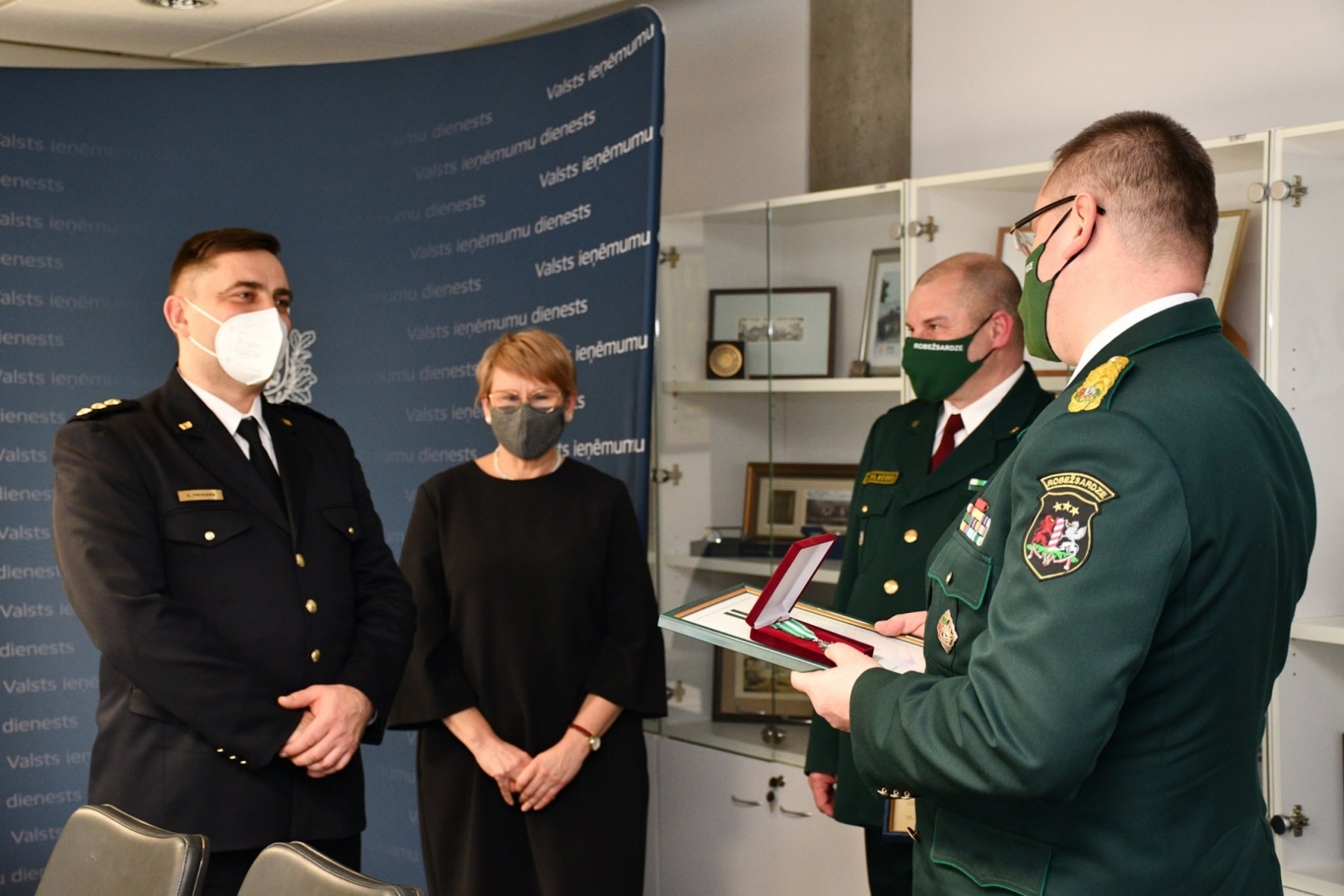 FOTO: VRS un VID amatpersonas