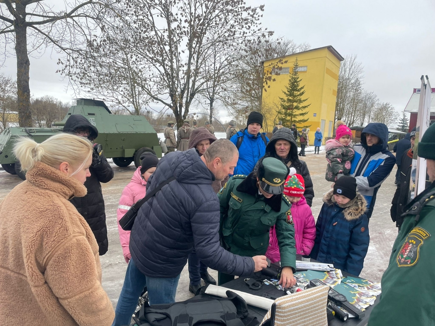 Valsts robežsardzes Daugavpils pārvaldes amatpersonas piedalījās interaktīvajā pasākumā “Vienā rindā”