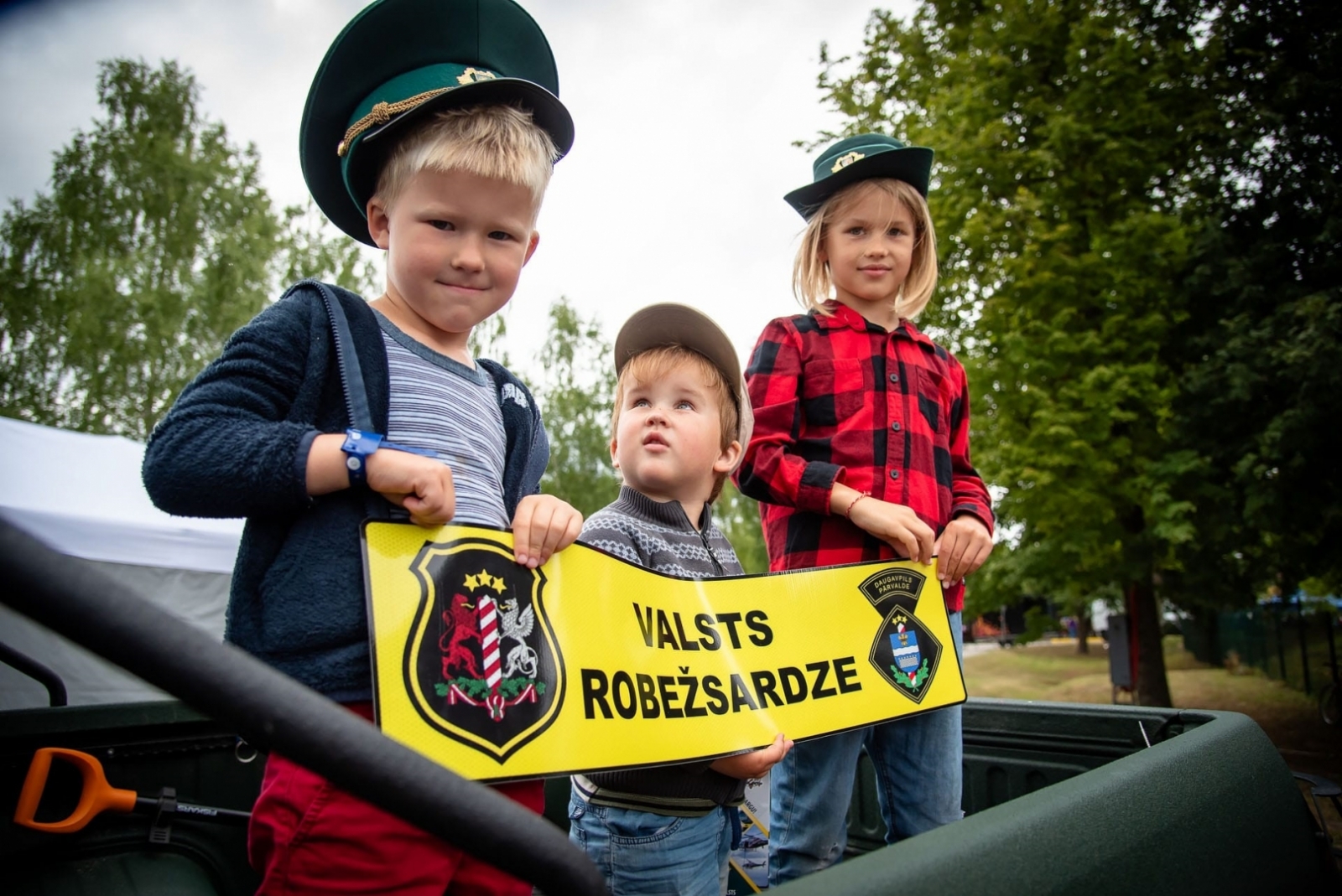 Valsts robežsardzes Daugavpils pārvaldes amatpersonas  piedalās Līvānu pilsētas svētkos