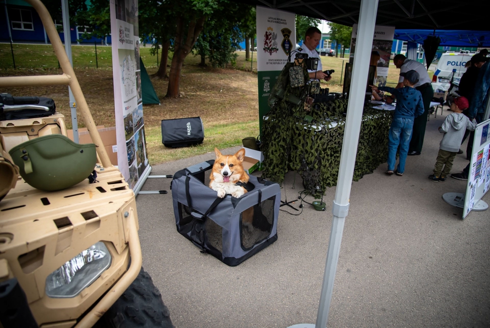 Valsts robežsardzes Daugavpils pārvaldes amatpersonas  piedalās Līvānu pilsētas svētkos