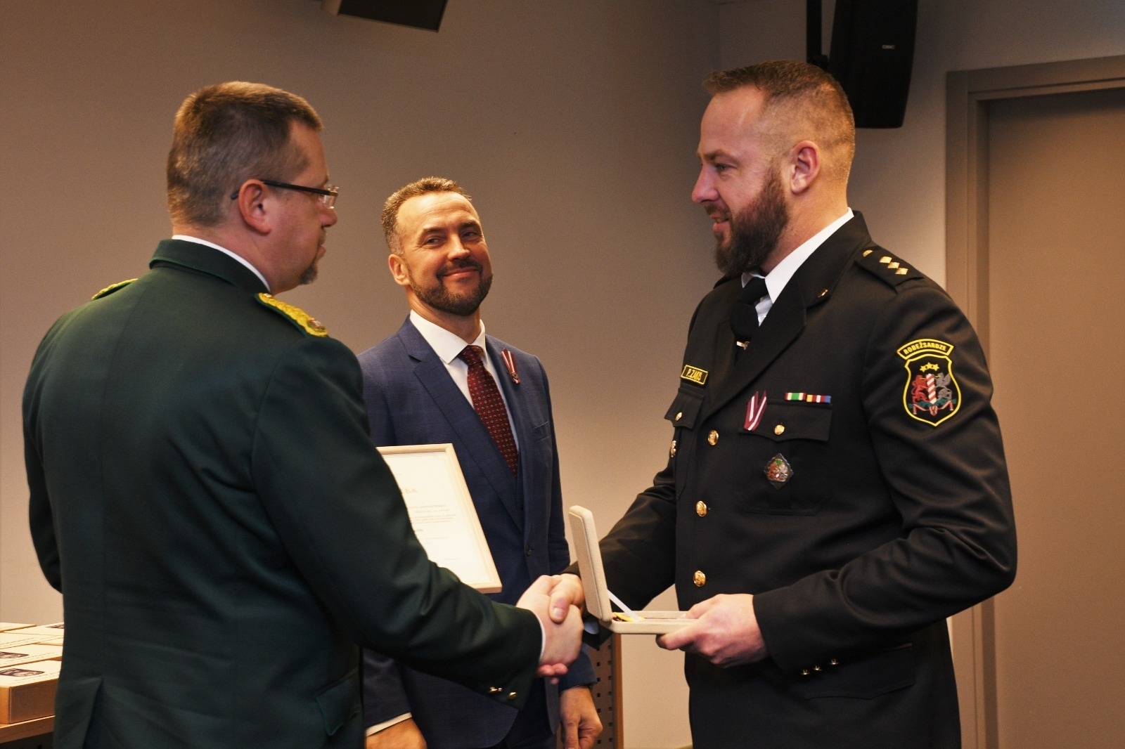 Robežsargi saņem Iekšlietu ministrijas apbalvojumus