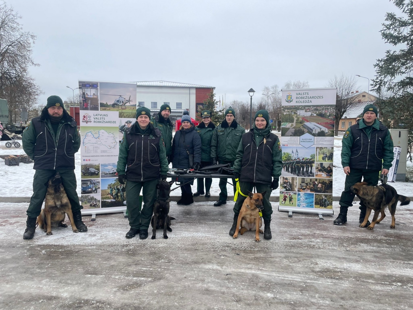 Valsts robežsardzes Daugavpils pārvaldes amatpersonas piedalījās interaktīvajā pasākumā “Vienā rindā”
