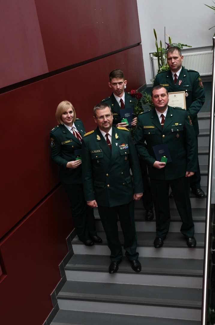 Robežsargi saņem Iekšlietu ministrijas apbalvojumus