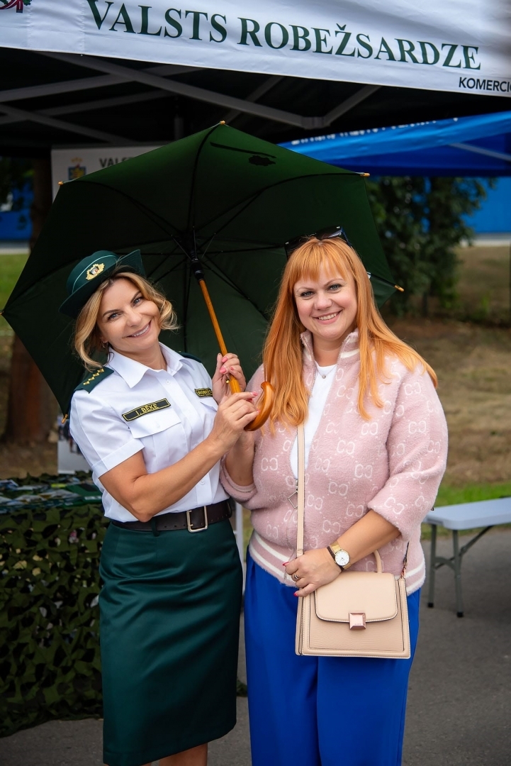 Valsts robežsardzes Daugavpils pārvaldes amatpersonas  piedalās Līvānu pilsētas svētkos