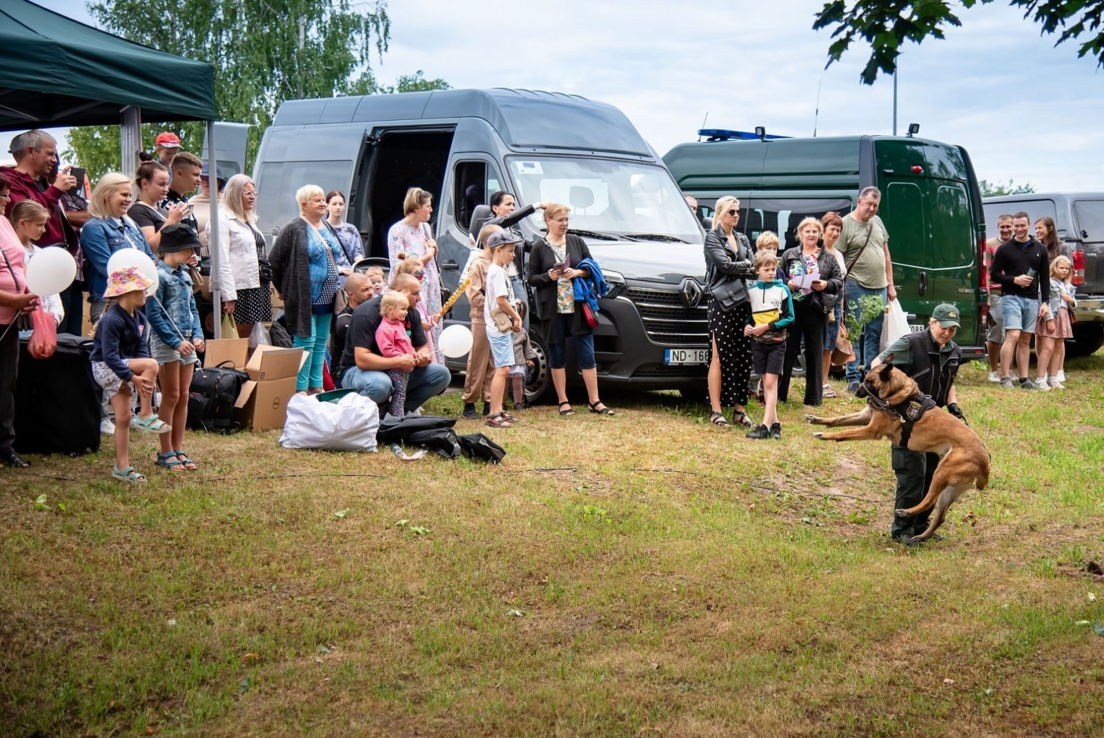 Valsts robežsardzes Daugavpils pārvaldes amatpersonas  piedalās Līvānu pilsētas svētkos