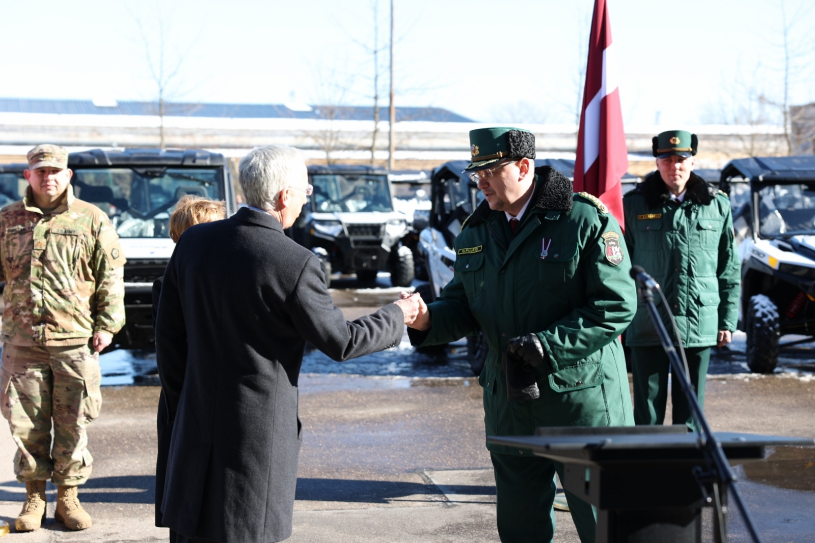 FOTO: Bagiju nodošanas pasākums