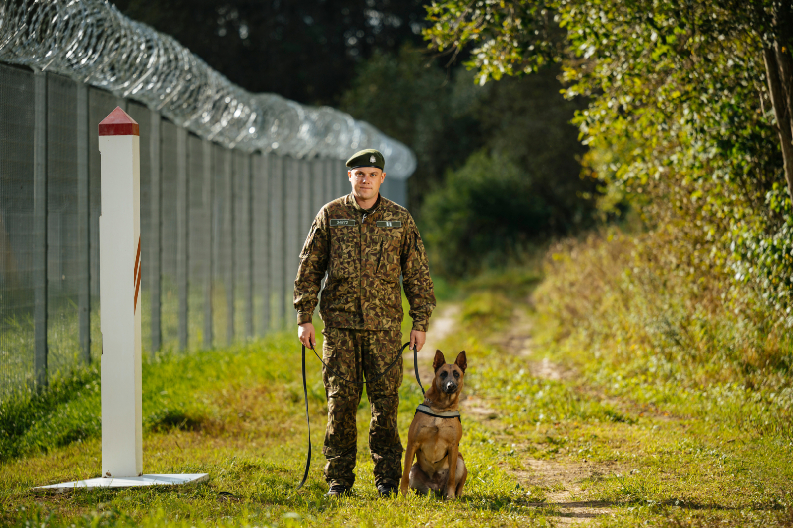 FOTO: Robežsargs jaunajā formas tērpā