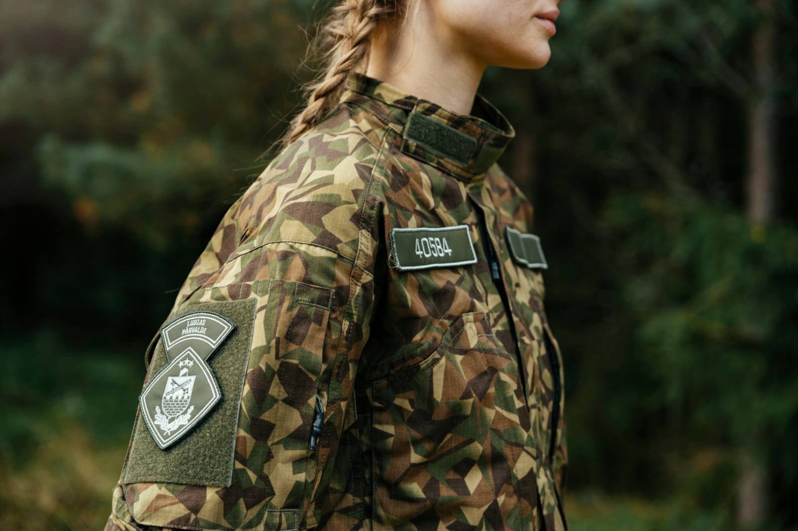 FOTO: Robežsargs jaunajā formas tērpā