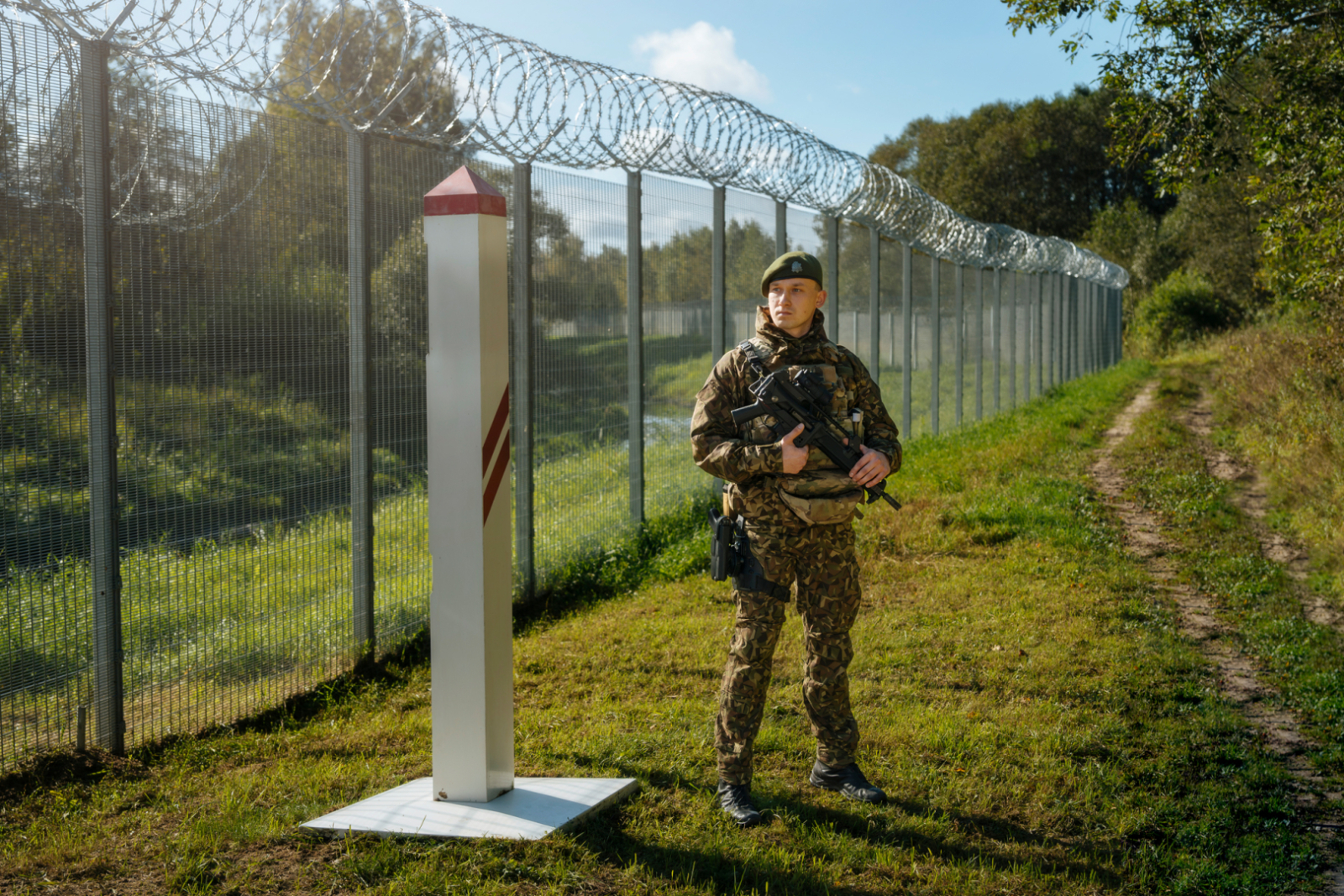 FOTO: Robežsargs jaunajā formas tērpā