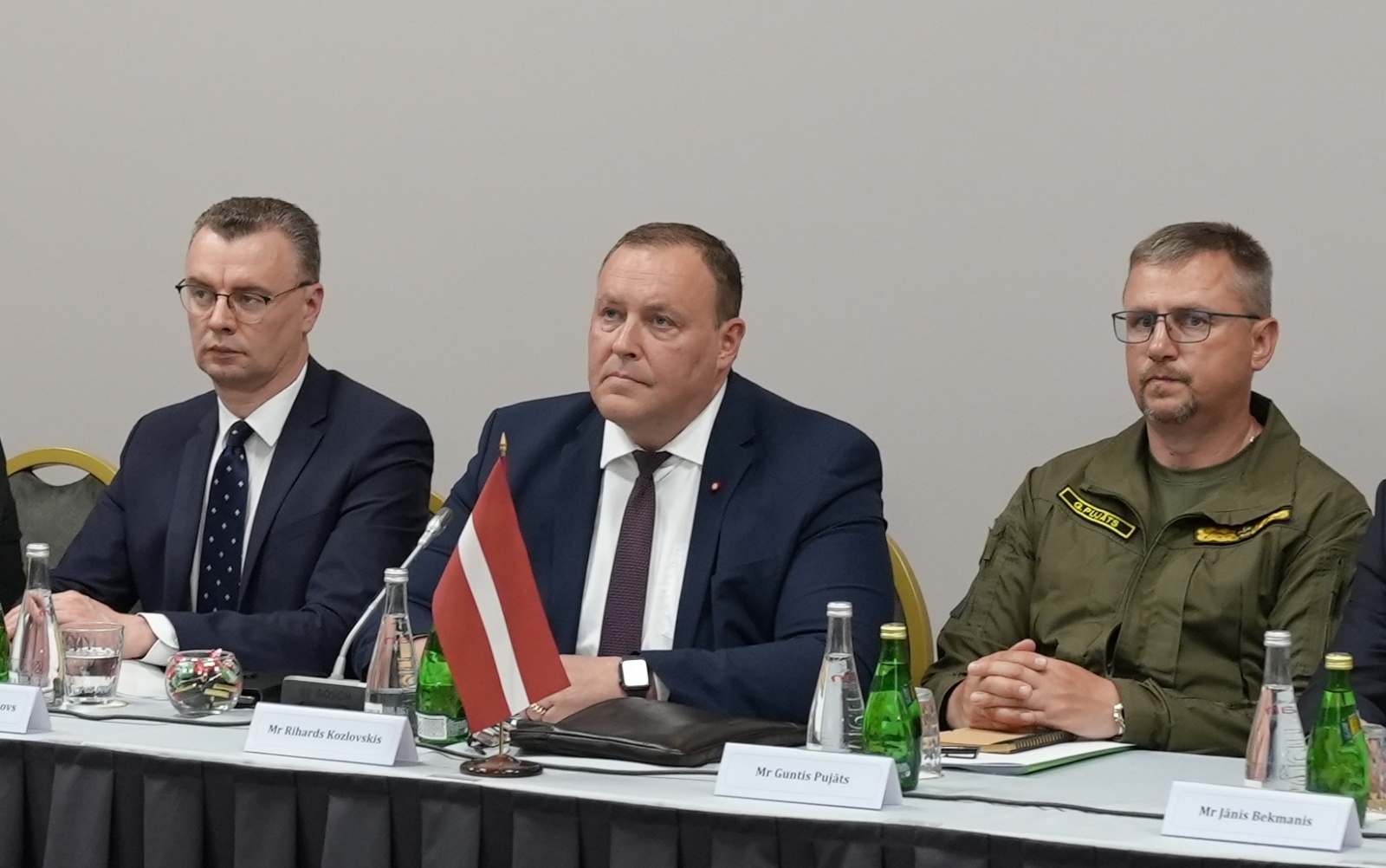 FOTO: VRS priekšnieks sanāksmē