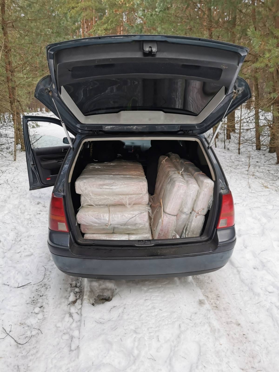 FOTO: Kontrabandas cigaretes