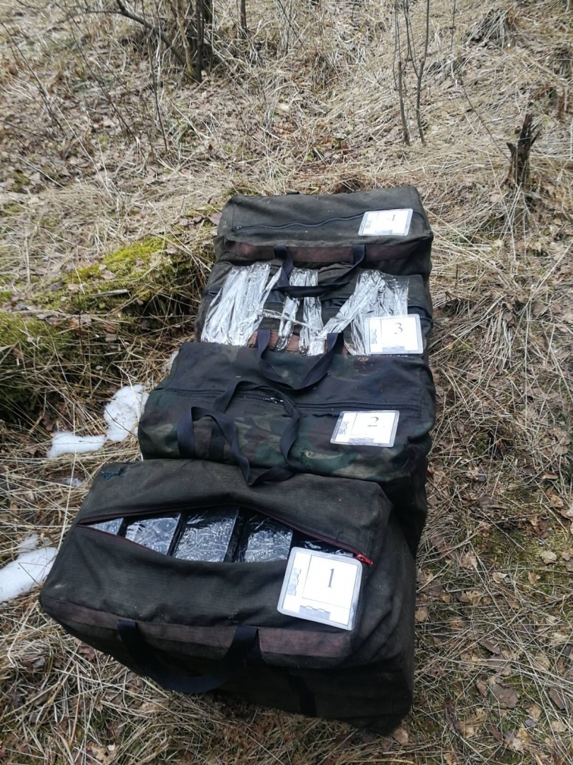 FOTO: Kontrabandas cigaretes