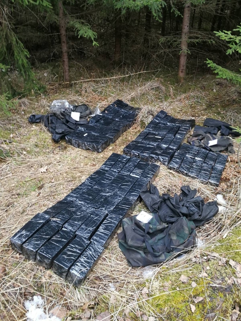 FOTO: Kontrabandas cigaretes