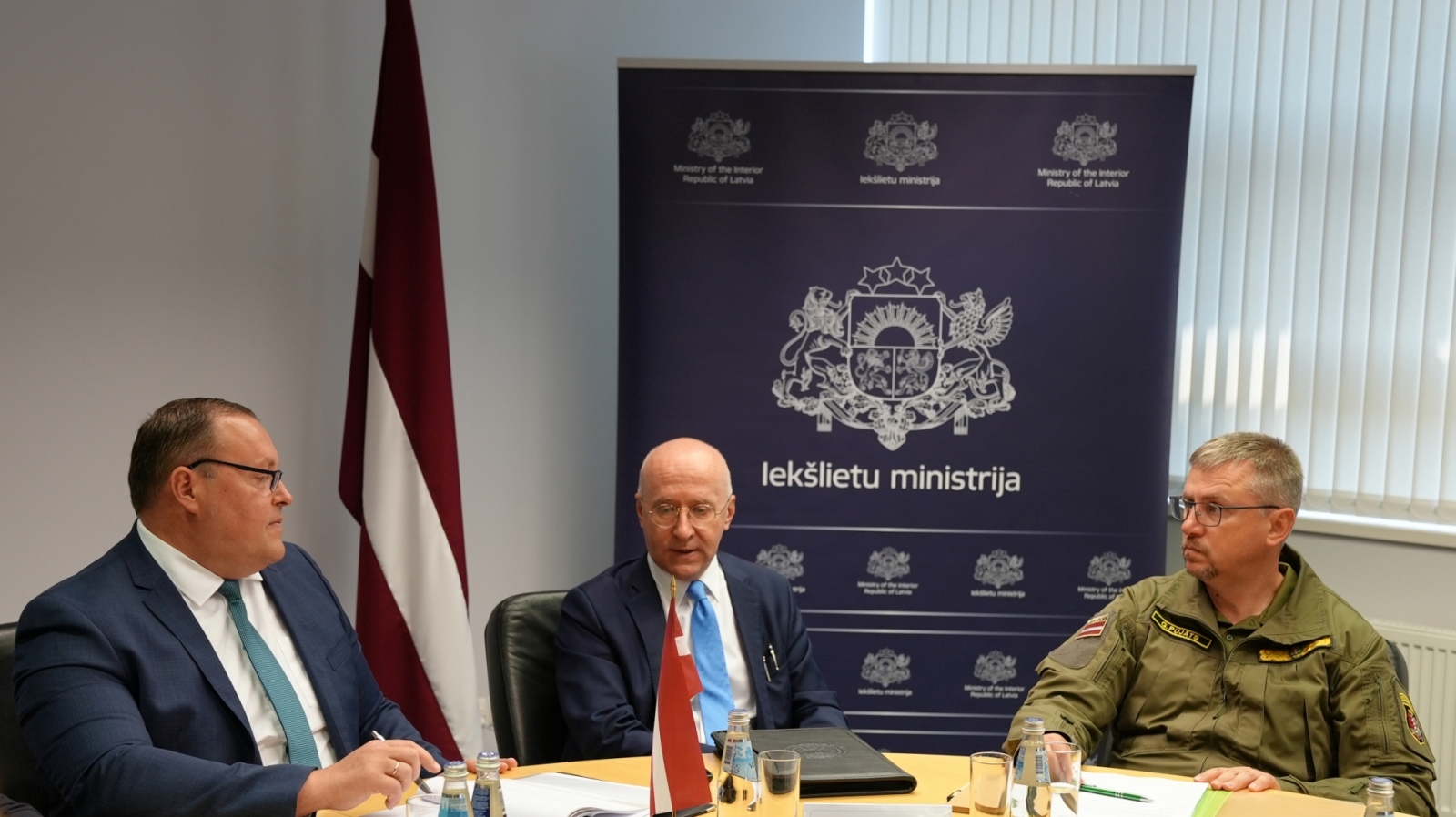 FOTO: VRS priekšnieks sanāksmē