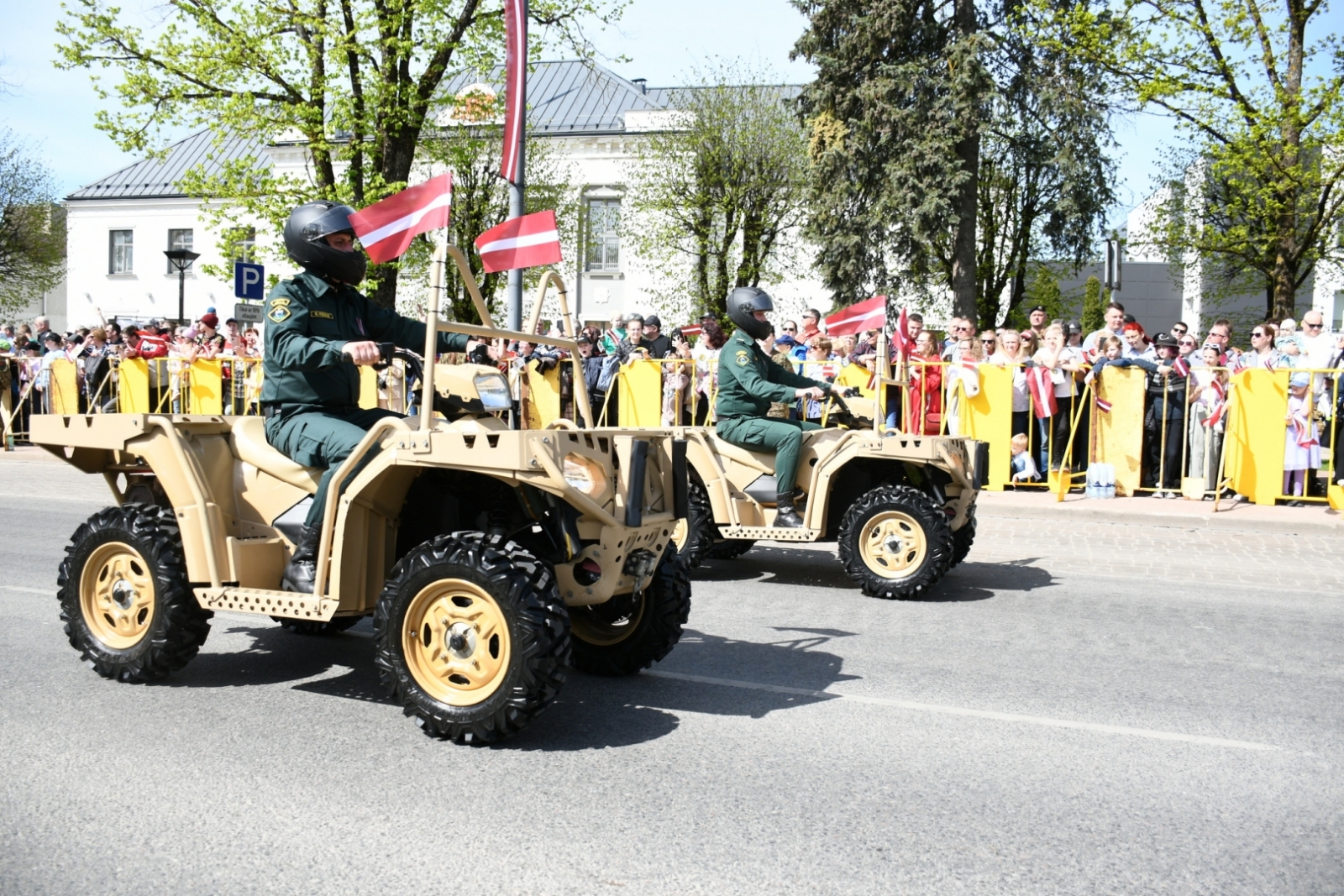 FOTO: Robežsargi piedalās 4. maija svinībās Rēzeknē