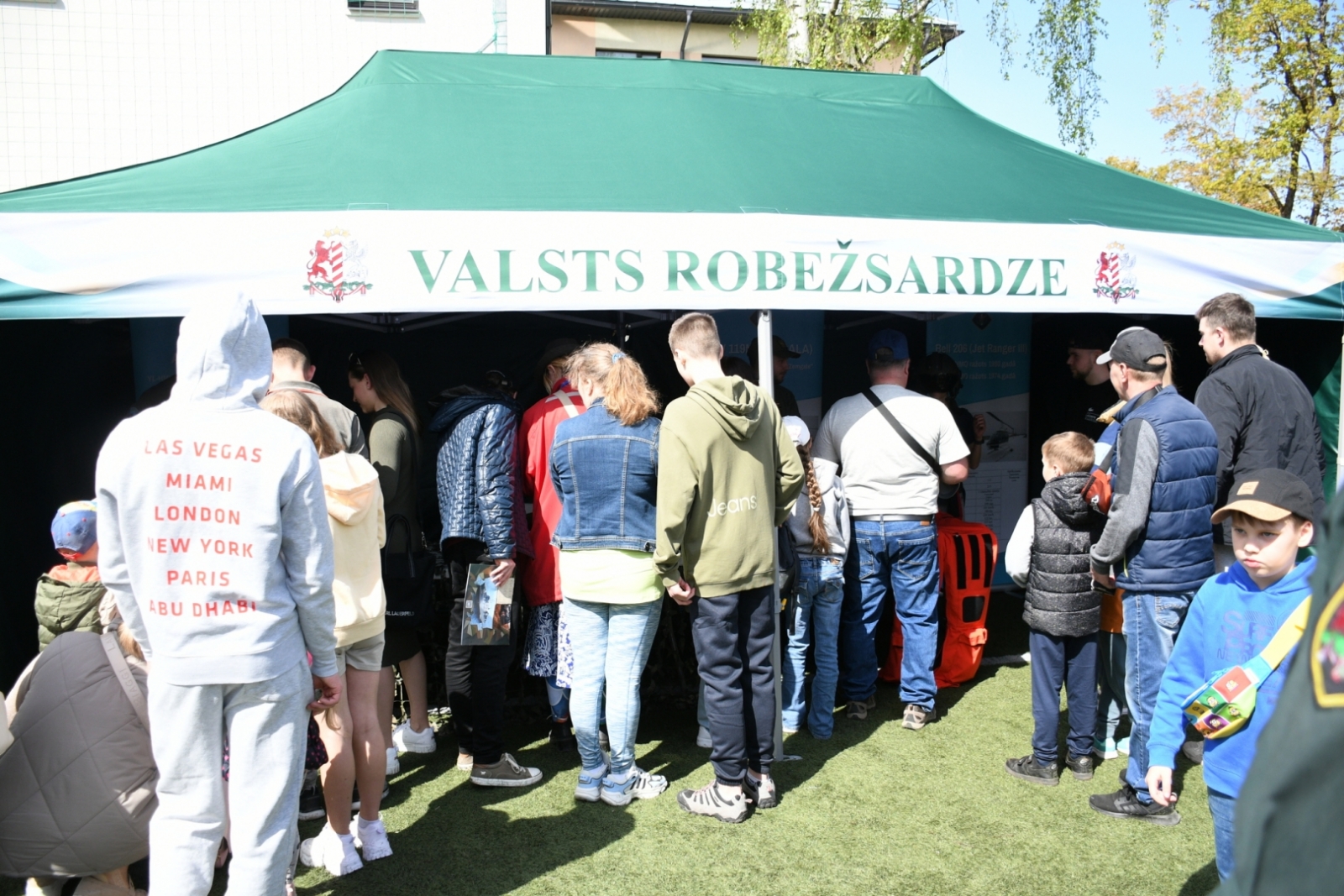 FOTO: Robežsargi piedalās 4. maija svinībās Rēzeknē