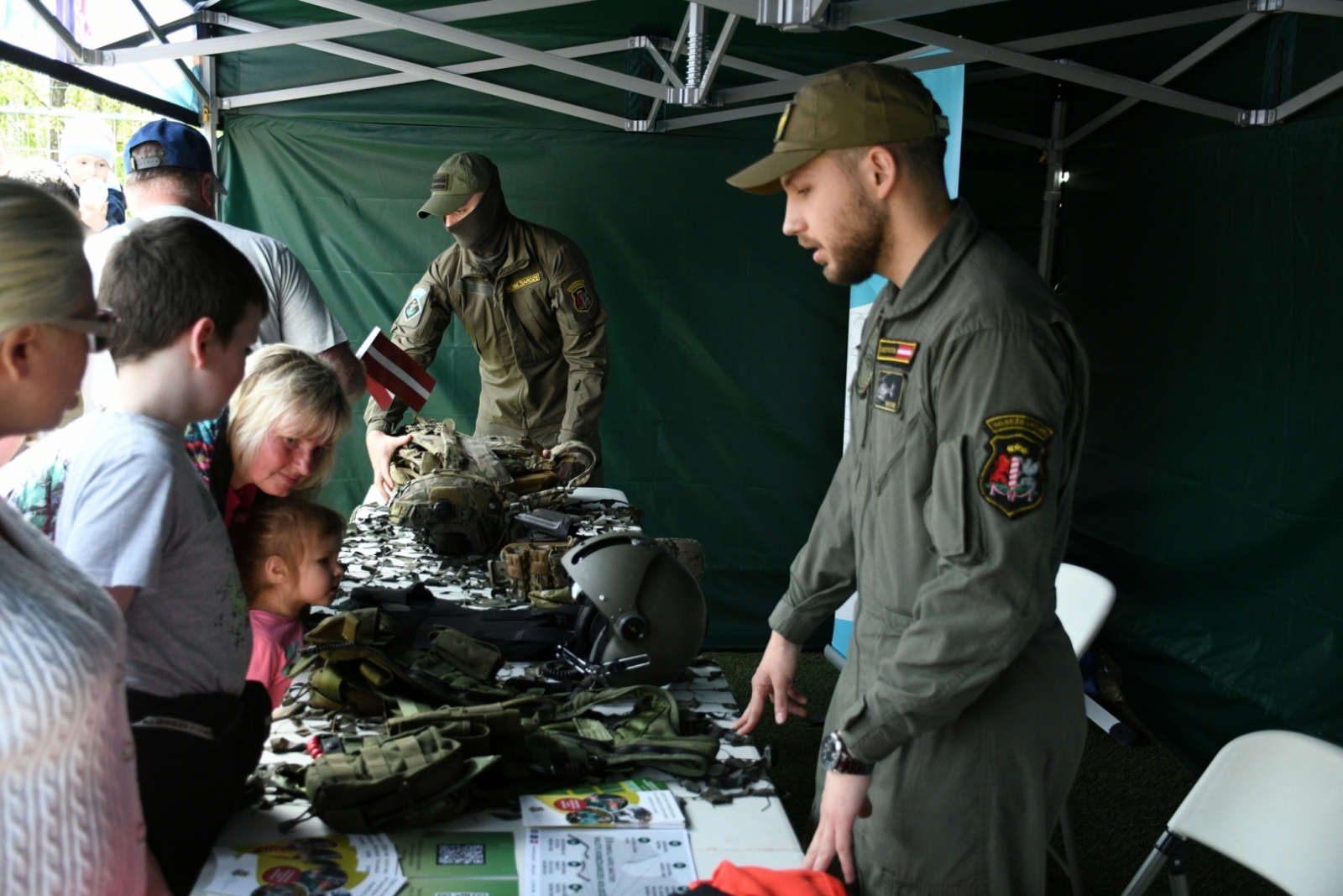 FOTO: Robežsargi piedalās 4. maija svinībās Rēzeknē