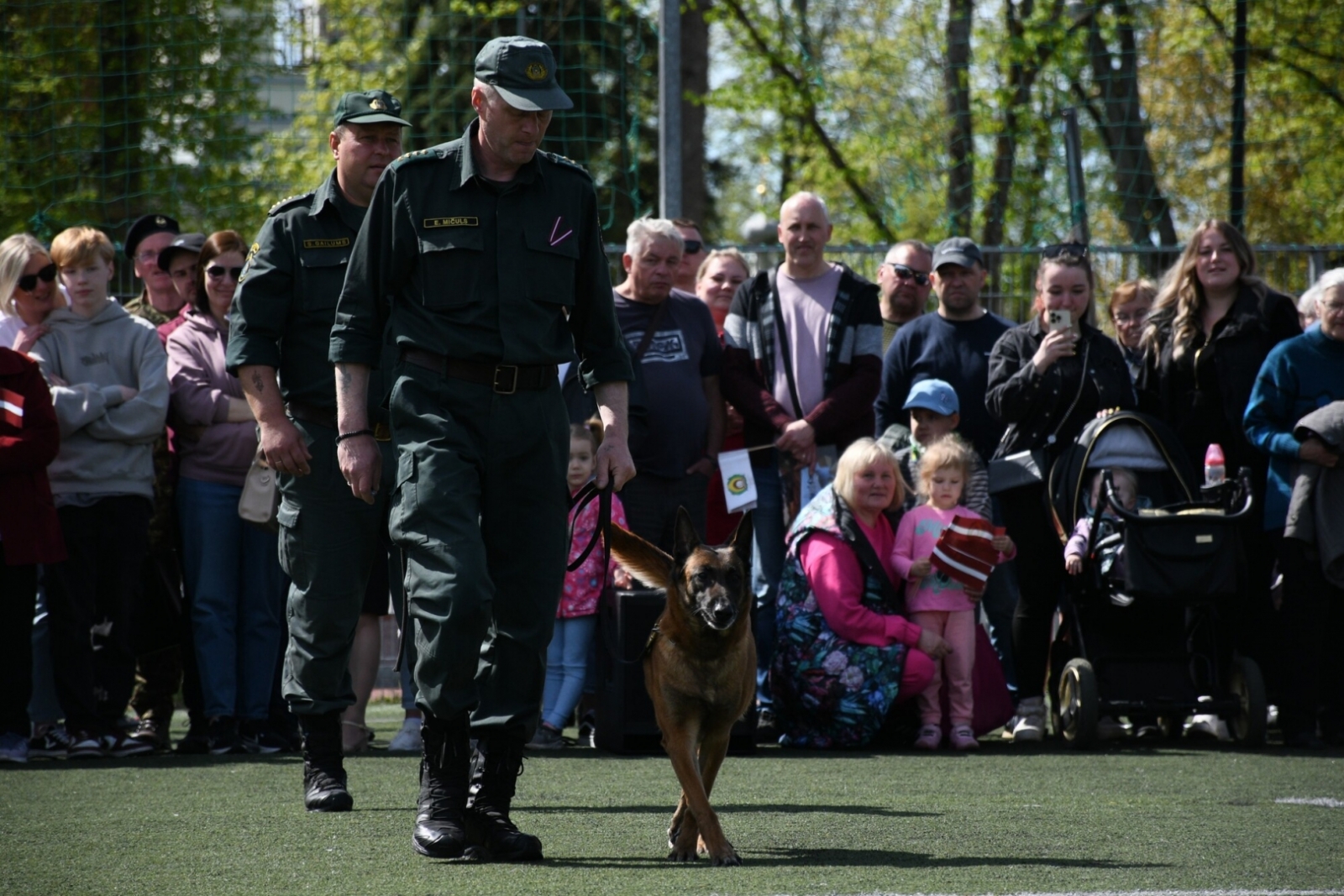 FOTO: Robežsargi piedalās 4. maija svinībās Rēzeknē