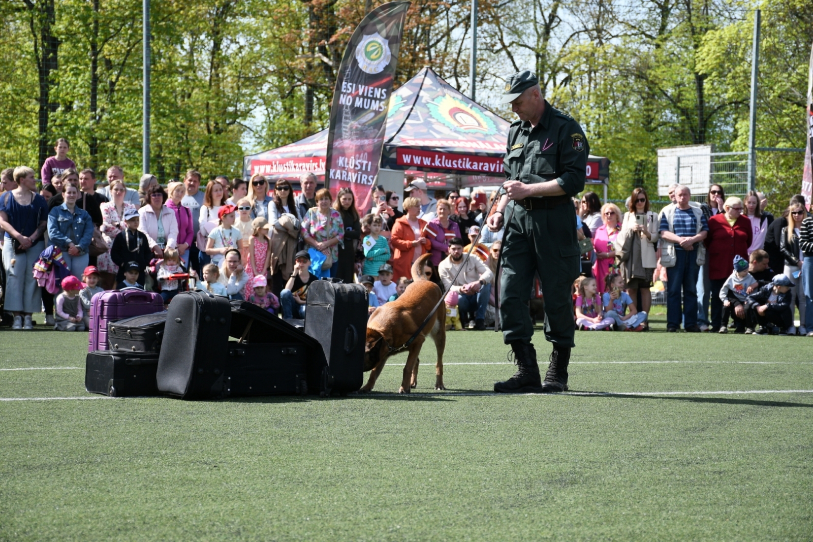 FOTO: Robežsargi piedalās 4. maija svinībās Rēzeknē
