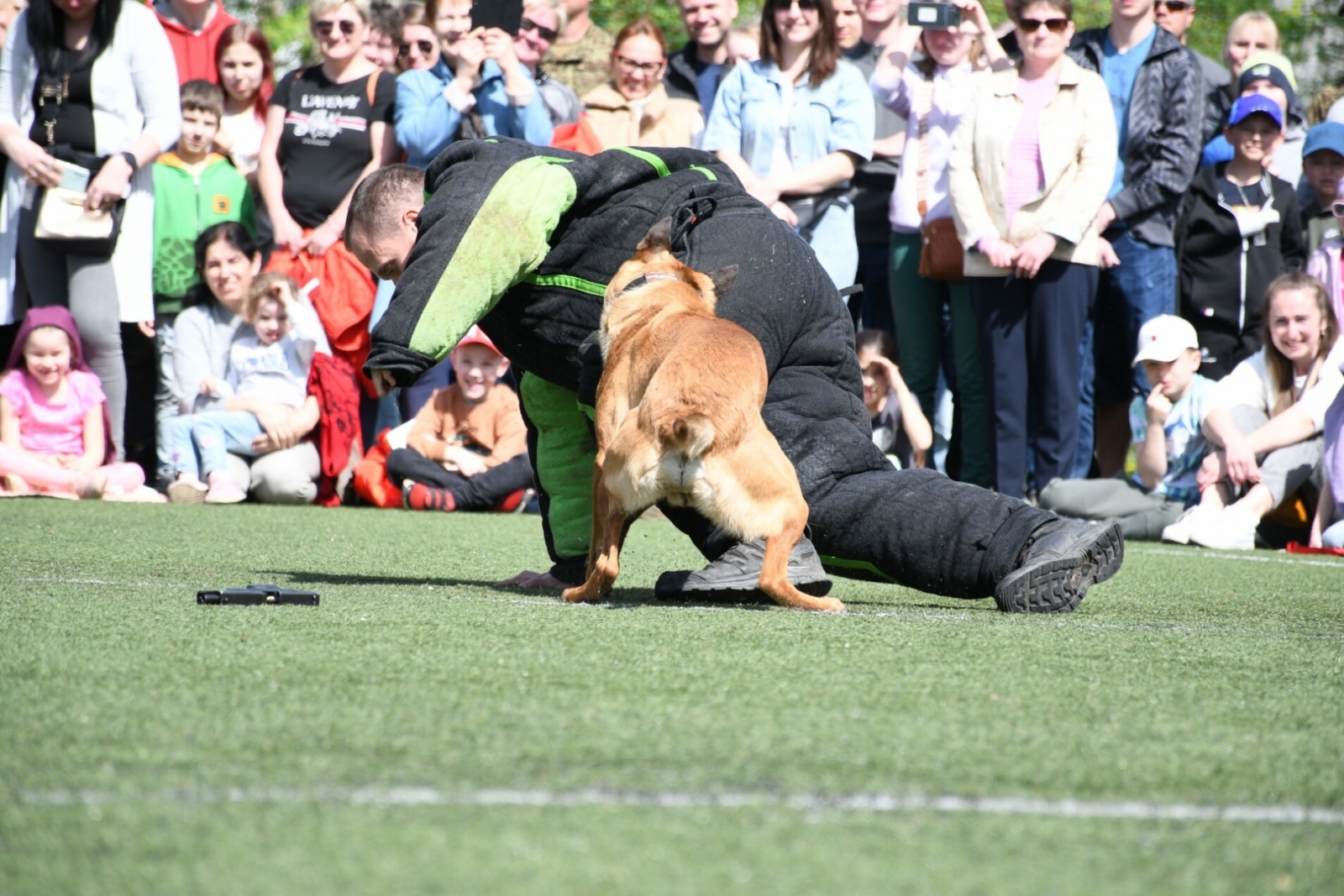 FOTO: Robežsargi piedalās 4. maija svinībās Rēzeknē