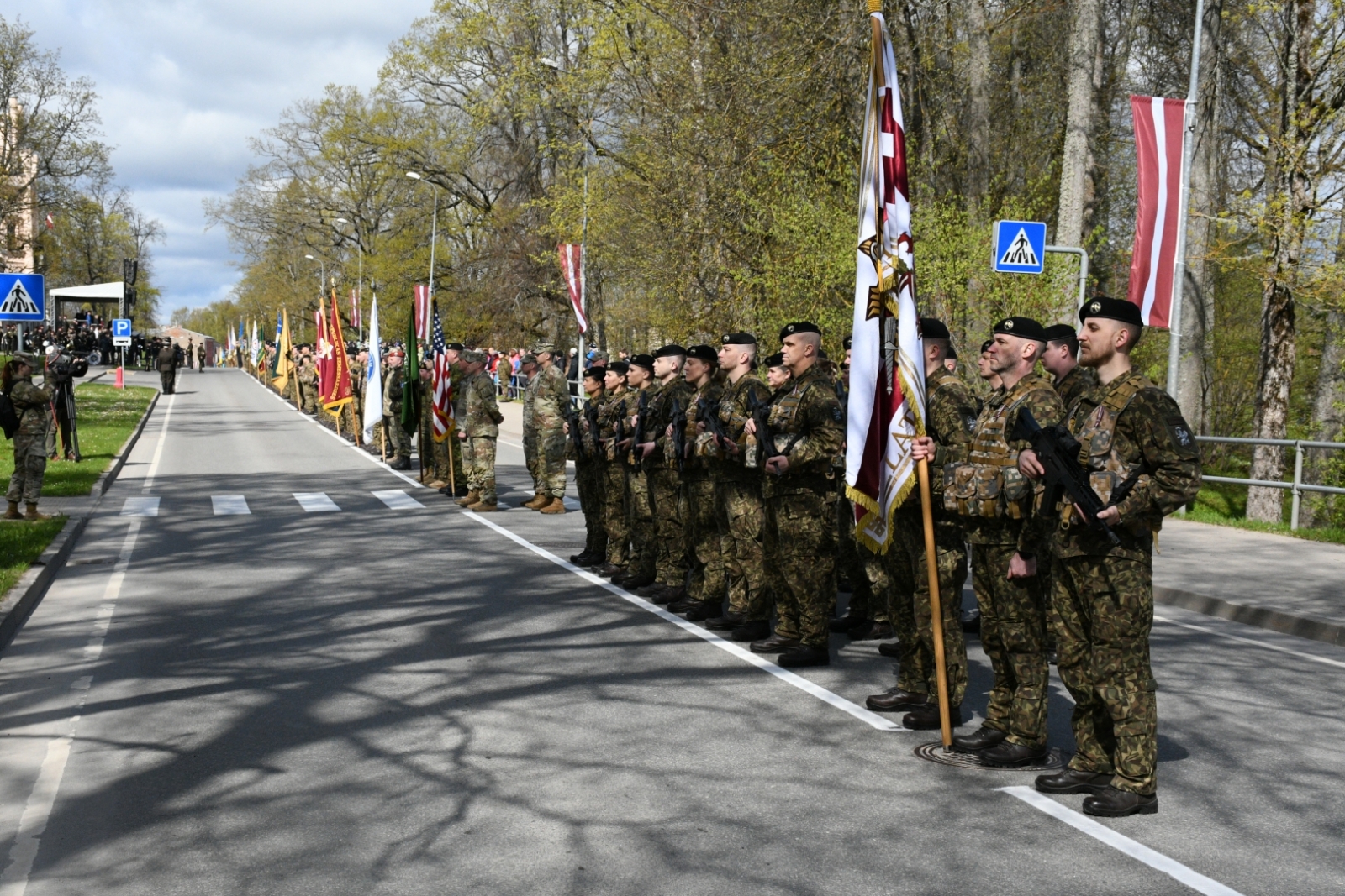 Robežsargi piedalās 4. maija svinībās Alūksnē
