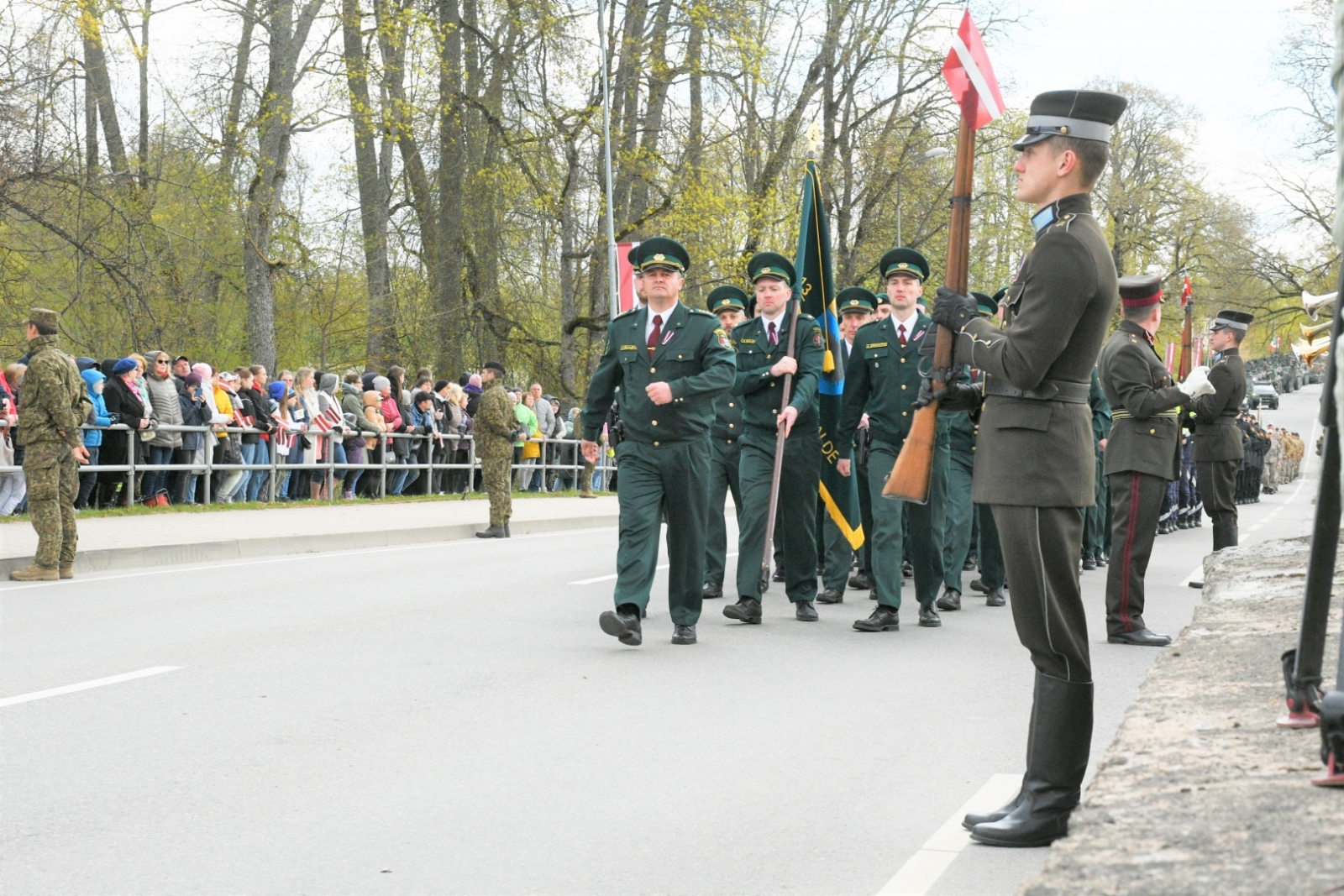 Robežsargi piedalās 4. maija svinībās Alūksnē