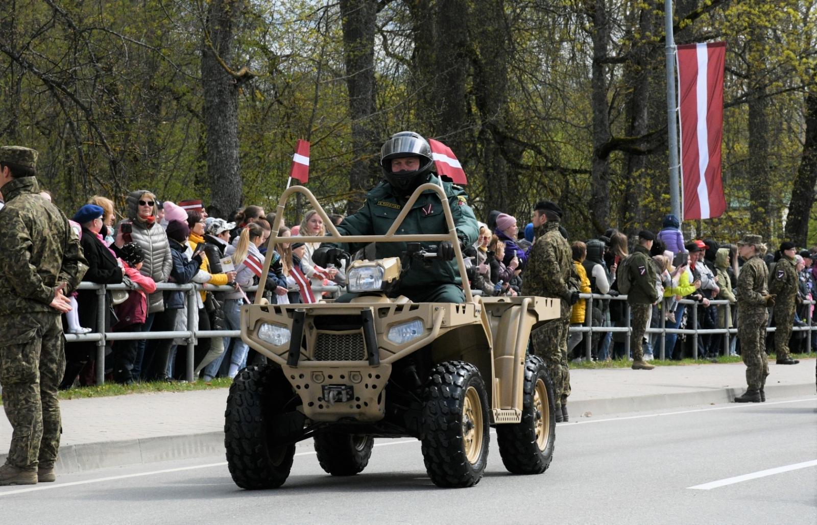 Robežsargi piedalās 4. maija svinībās Alūksnē
