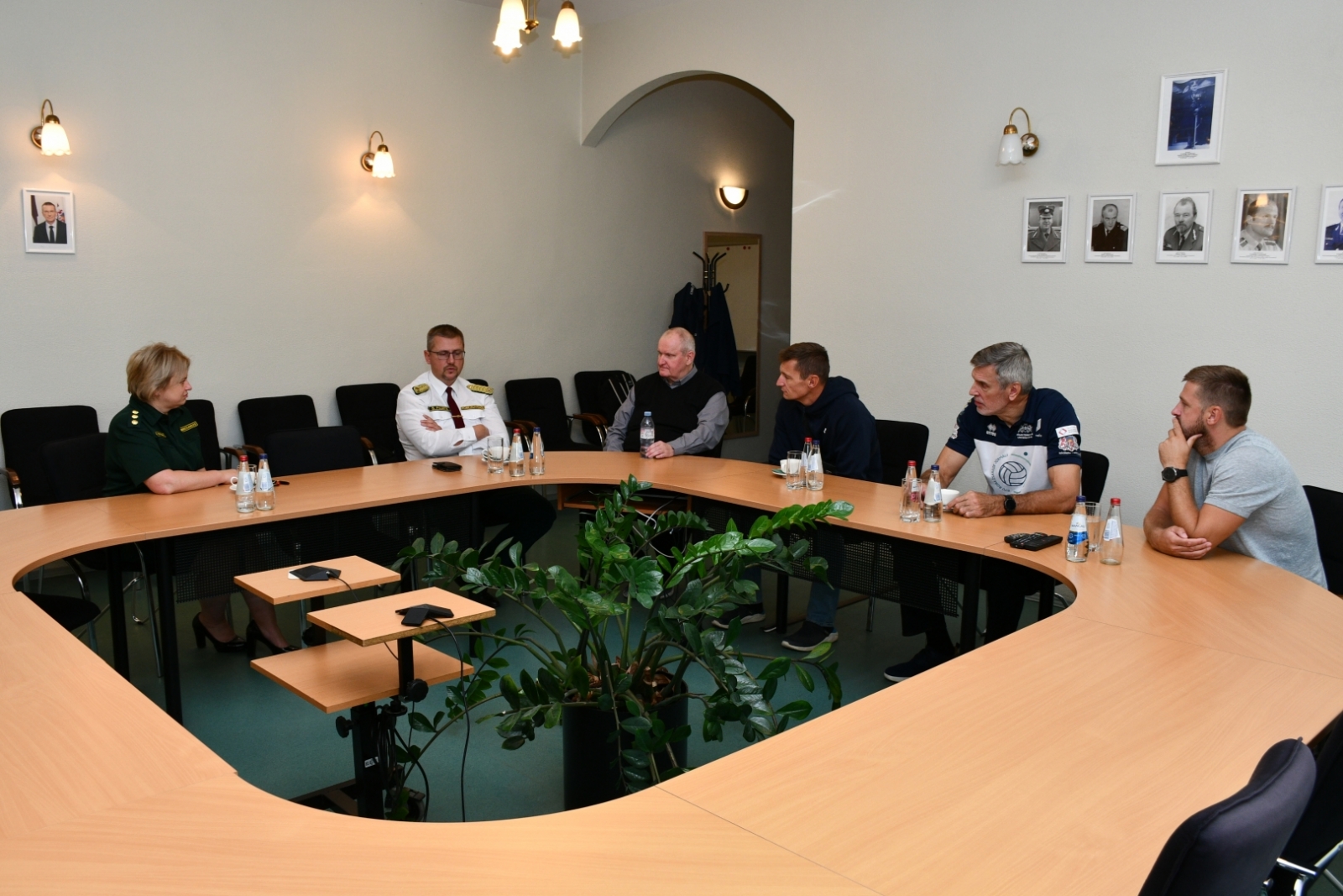 Valsts robežsardzes vadība tiekas ar "RTU Robežsardze"/ "Jūrmala" volejbola komandu