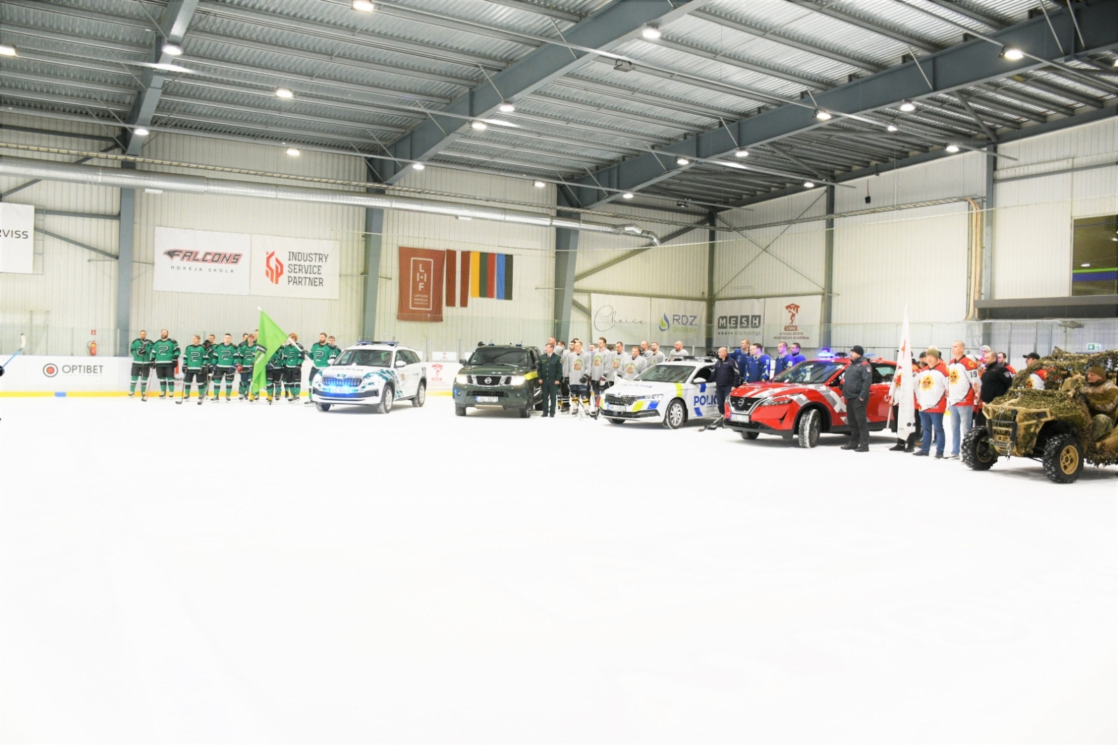 FOTO: VRS hokeja komanda piedalās operatīvo dienestu hokeja turnīrā “Operatīvo dienestu kauss”