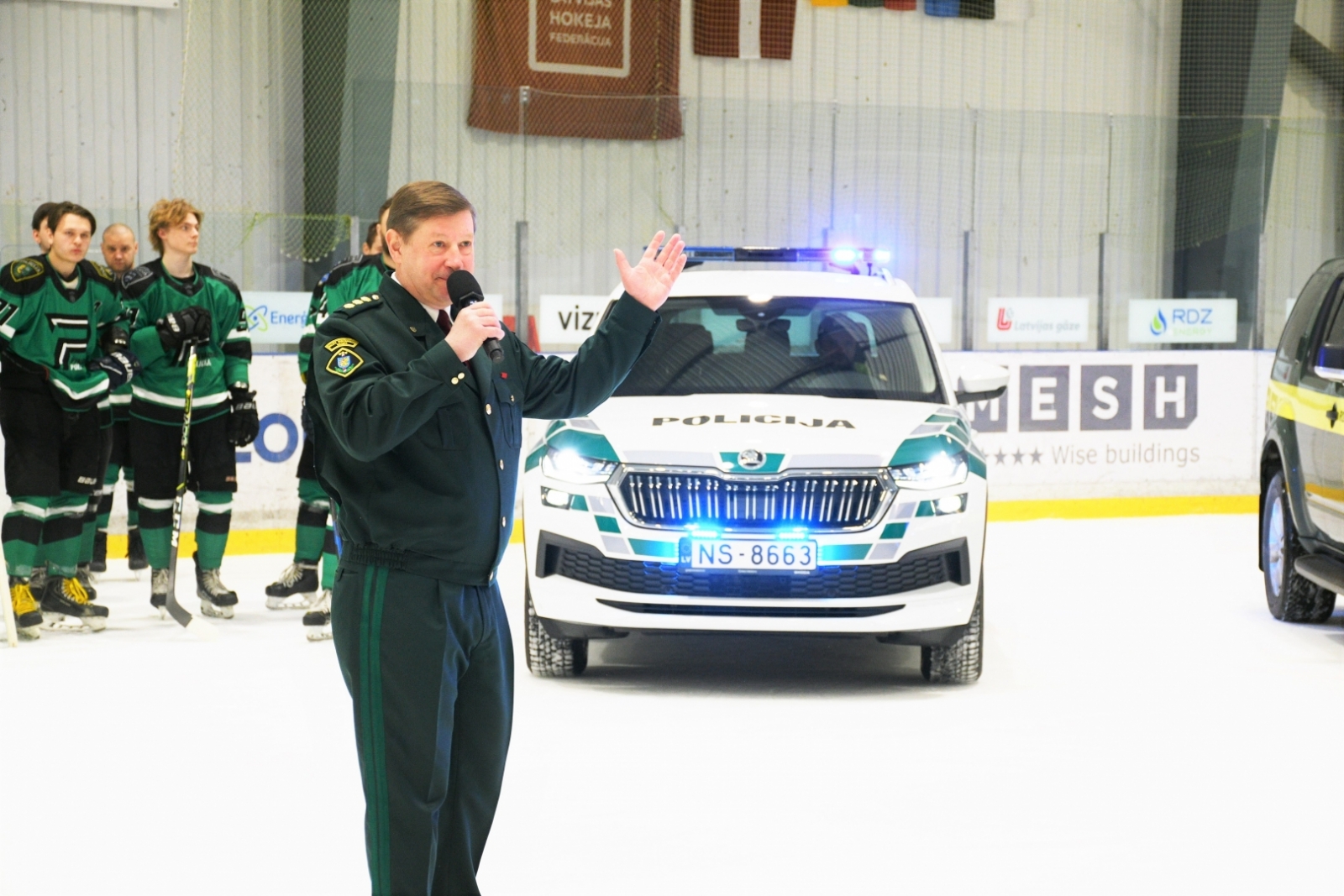 FOTO: VRS hokeja komanda piedalās operatīvo dienestu hokeja turnīrā “Operatīvo dienestu kauss”