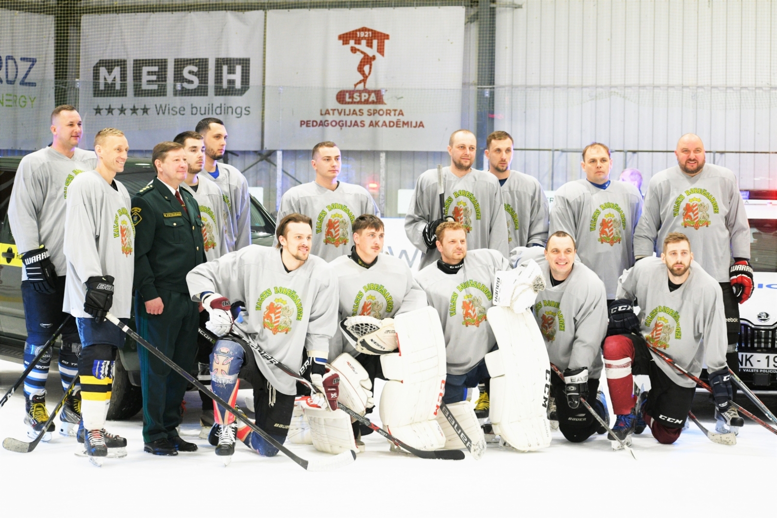 FOTO: VRS hokeja komanda piedalās operatīvo dienestu hokeja turnīrā “Operatīvo dienestu kauss”