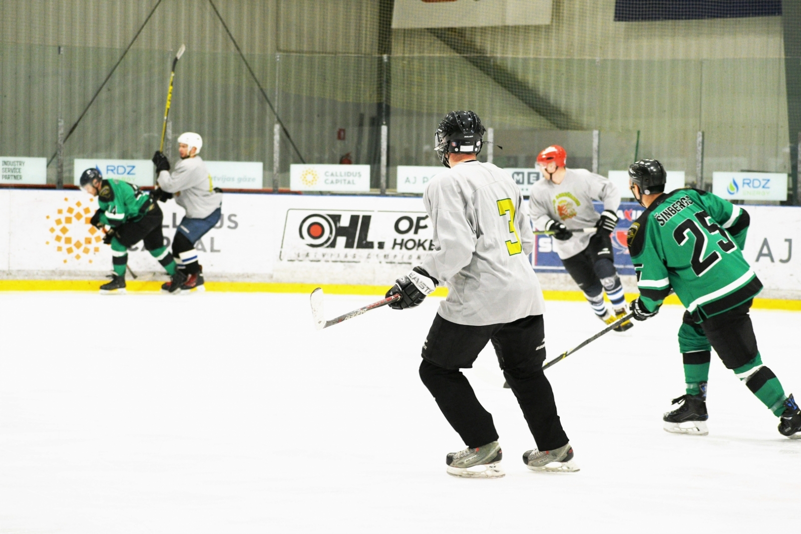 FOTO: VRS hokeja komanda piedalās operatīvo dienestu hokeja turnīrā “Operatīvo dienestu kauss”