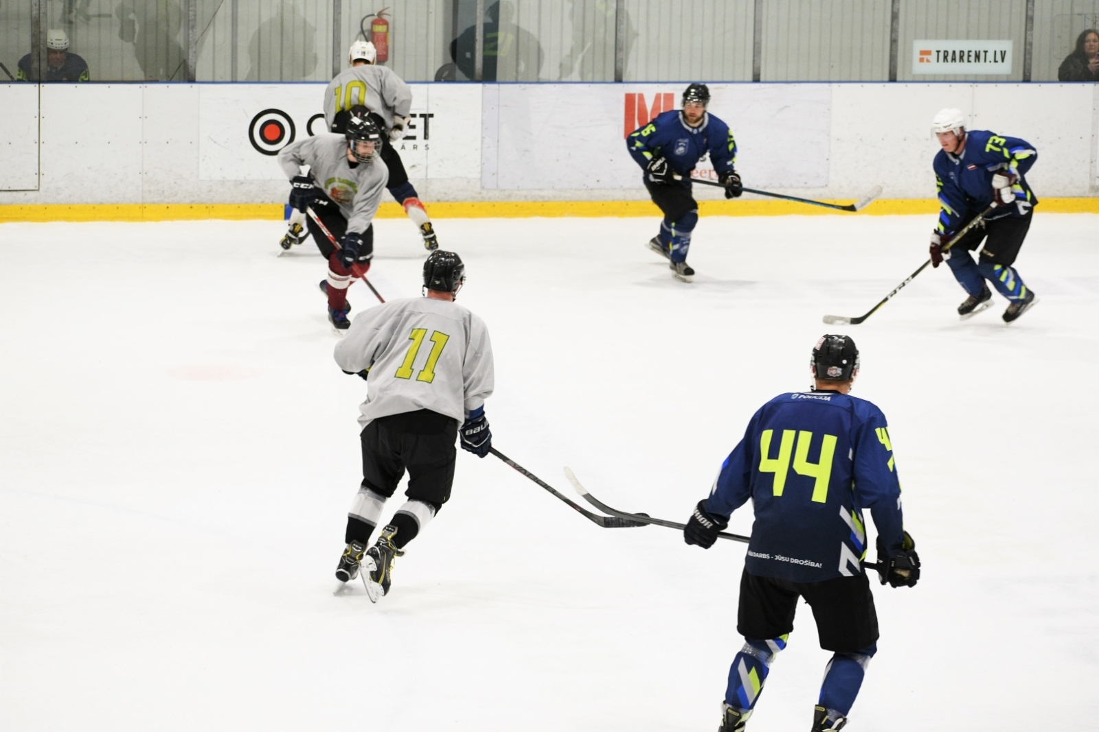 FOTO: VRS hokeja komanda piedalās operatīvo dienestu hokeja turnīrā “Operatīvo dienestu kauss”