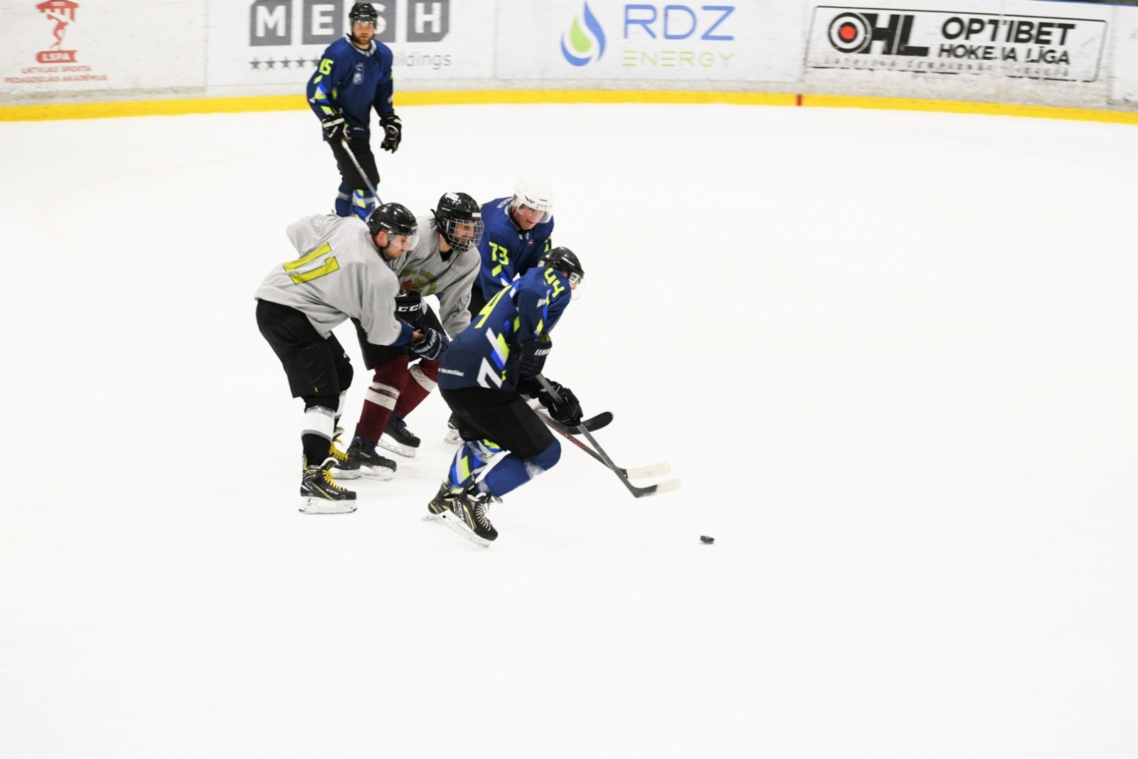 FOTO: VRS hokeja komanda piedalās operatīvo dienestu hokeja turnīrā “Operatīvo dienestu kauss”