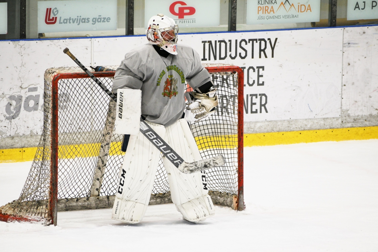 FOTO: VRS hokeja komanda piedalās operatīvo dienestu hokeja turnīrā “Operatīvo dienestu kauss”