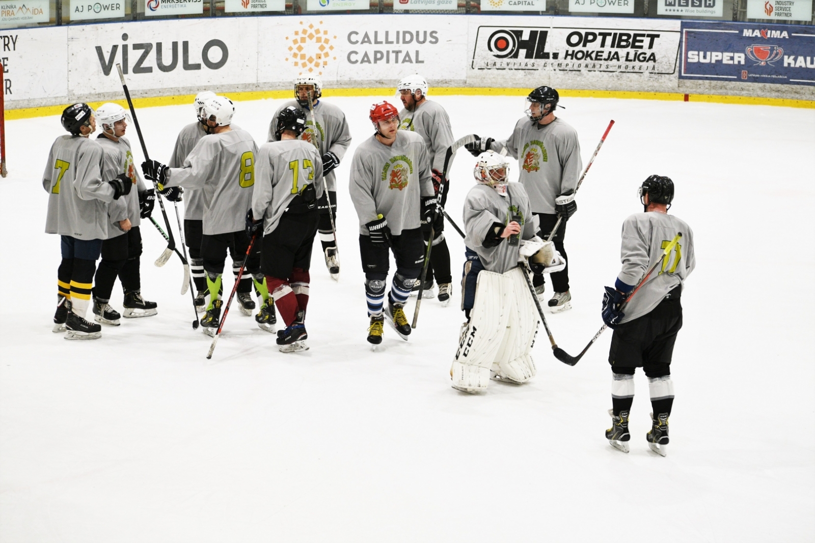 FOTO: VRS hokeja komanda piedalās operatīvo dienestu hokeja turnīrā “Operatīvo dienestu kauss”