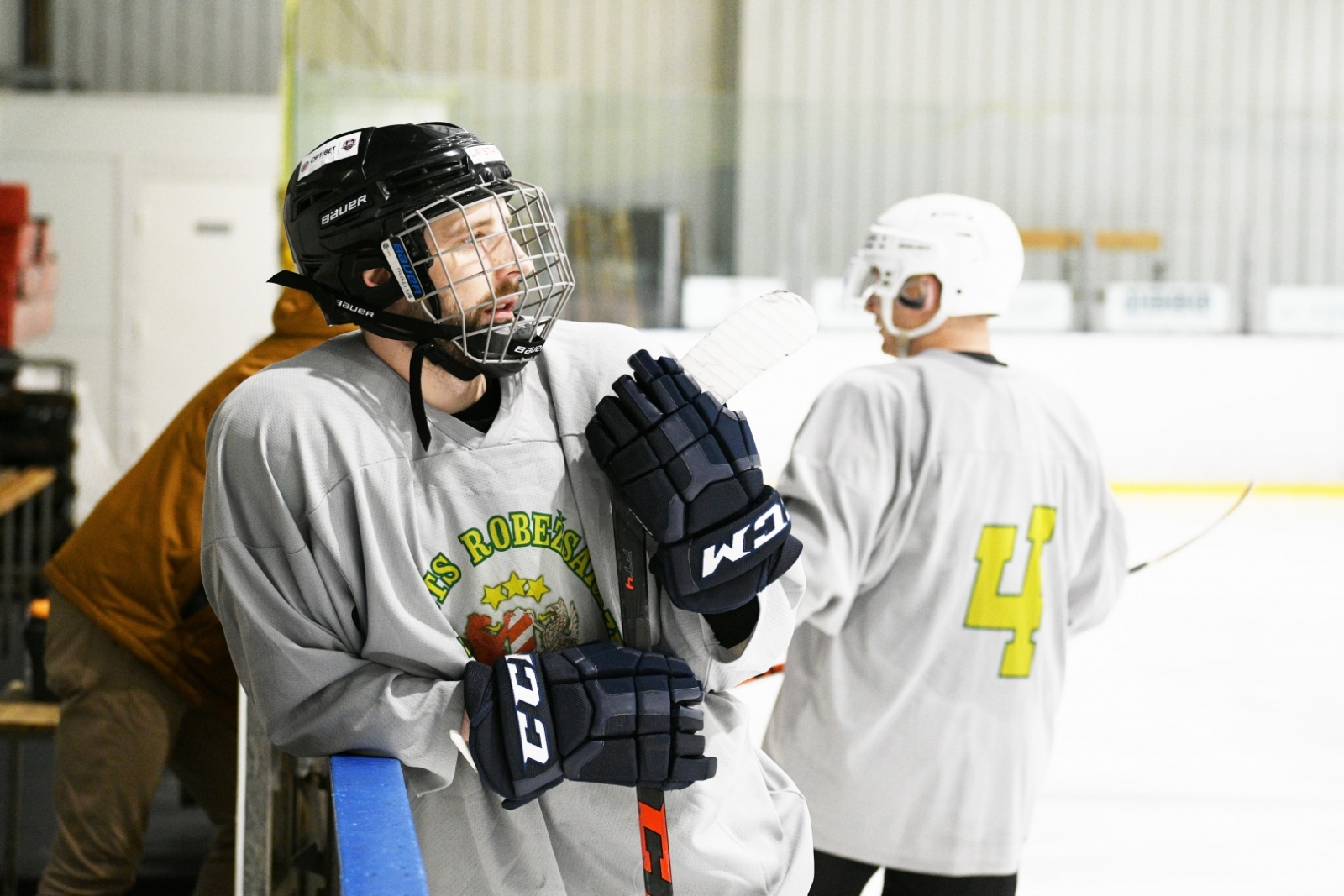 FOTO: VRS hokeja komanda piedalās operatīvo dienestu hokeja turnīrā “Operatīvo dienestu kauss”